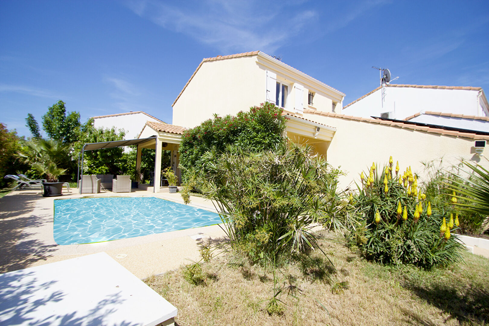 LATTES - QUARTIER TRÉS RECHERCHÉ  - VILLA 90 M2 - 3 CHAMBRES - PISCINE - JARDIN ARBORÉ - GARAGE