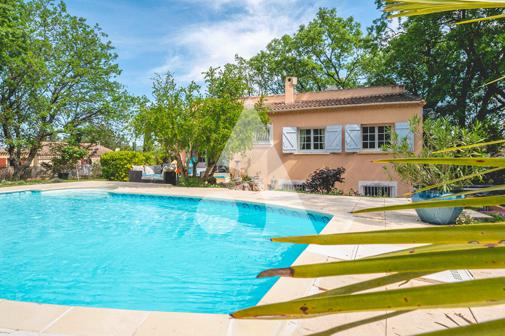 Photo Venelles- Villa de 164m² au calme avec terrain de 1417m², piscine et garages image 4/6