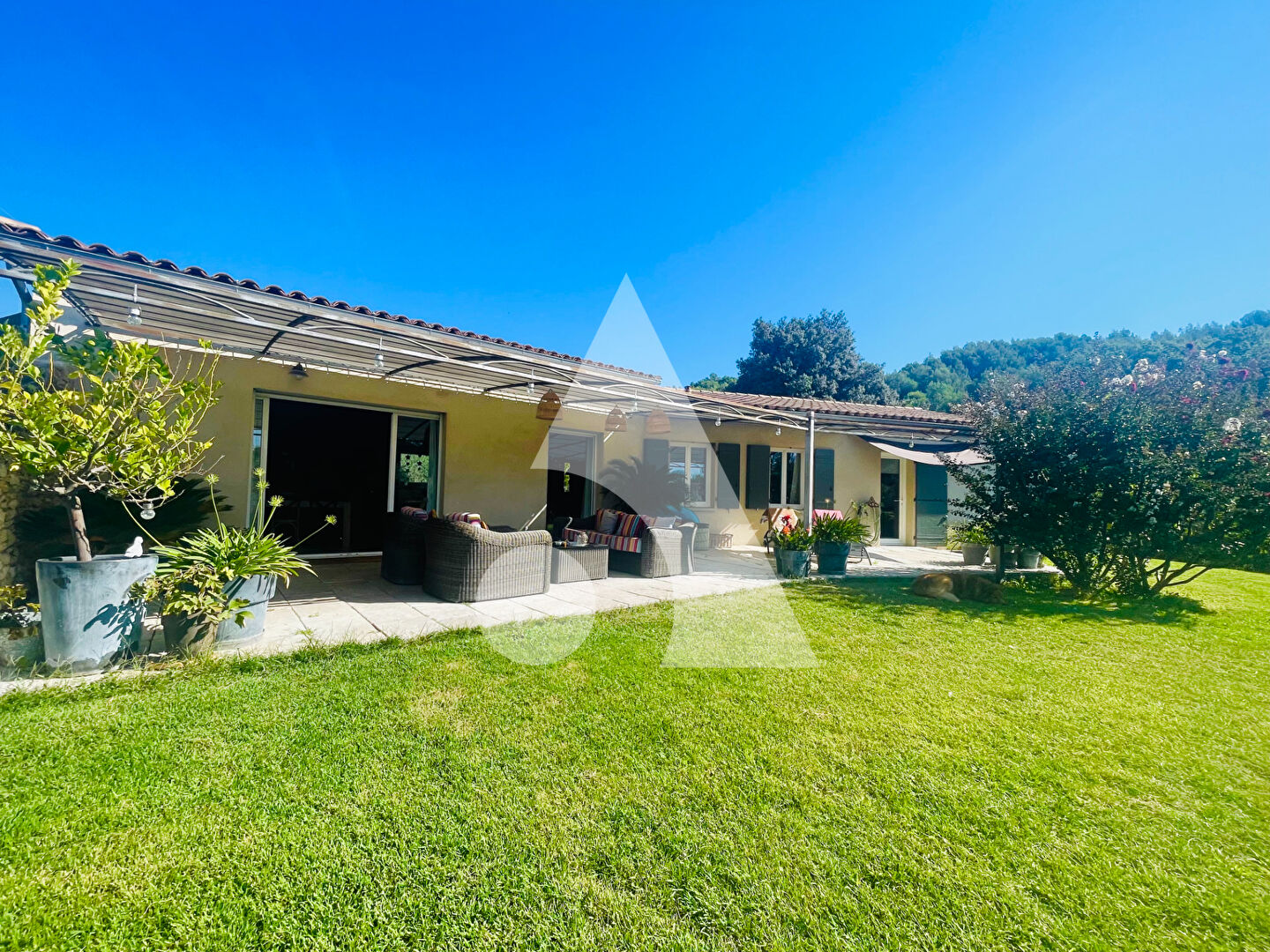 Photo Lauris - Villa plain-pied-150m² env. hab -1136m² env. de parcelle- piscine image 2/6