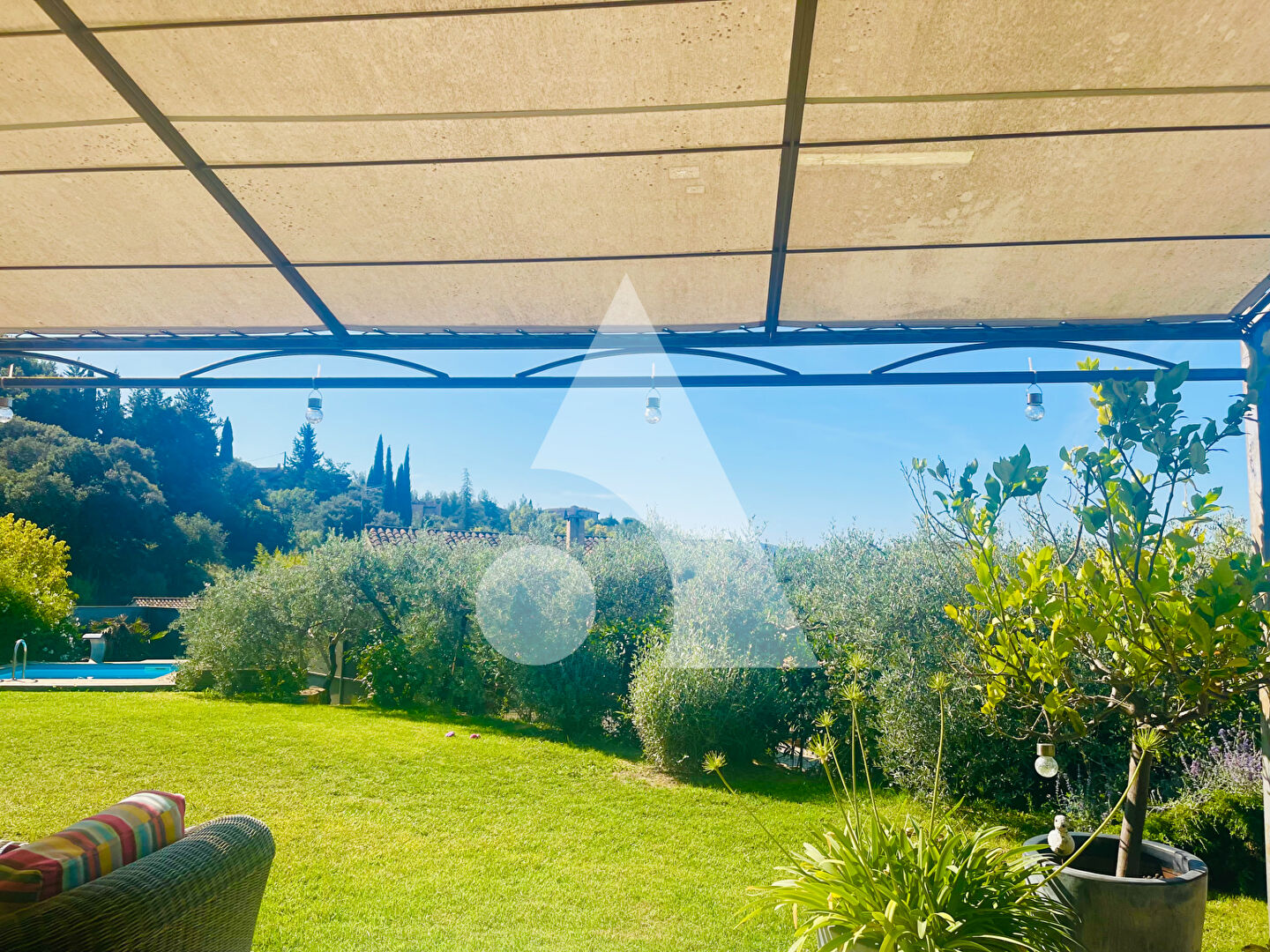 Photo Lauris - Villa plain-pied-150m² env. hab -1136m² env. de parcelle- piscine image 4/6