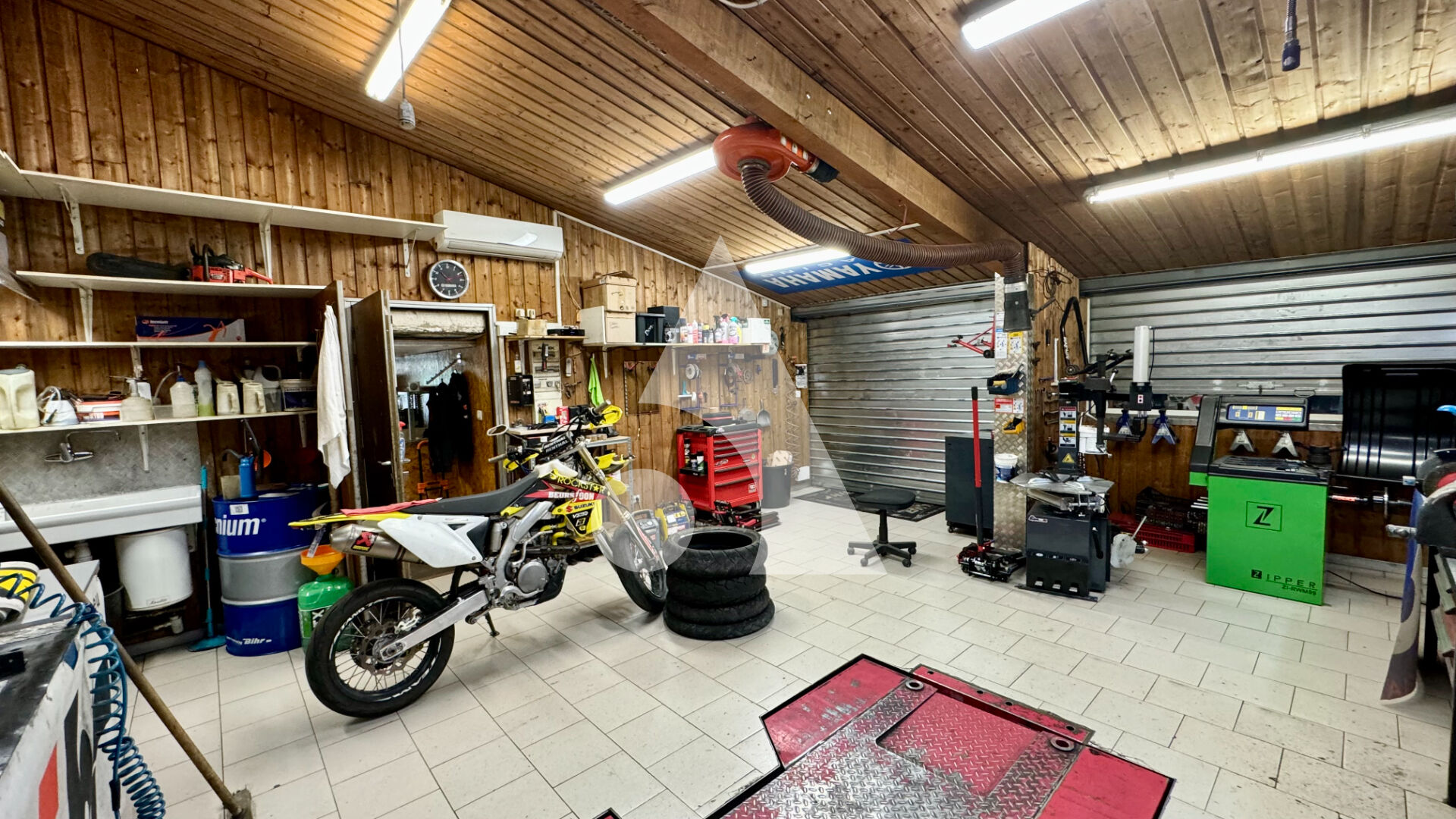 Photo Pertuis - Local commercial 100 m2 image 2/6