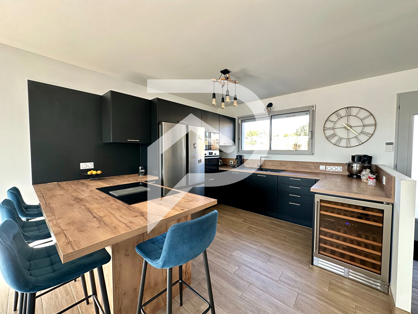 Photo La Motte D'aigues - Villa récente 4 pièces de 98 m2  hab - Garage image 5/6