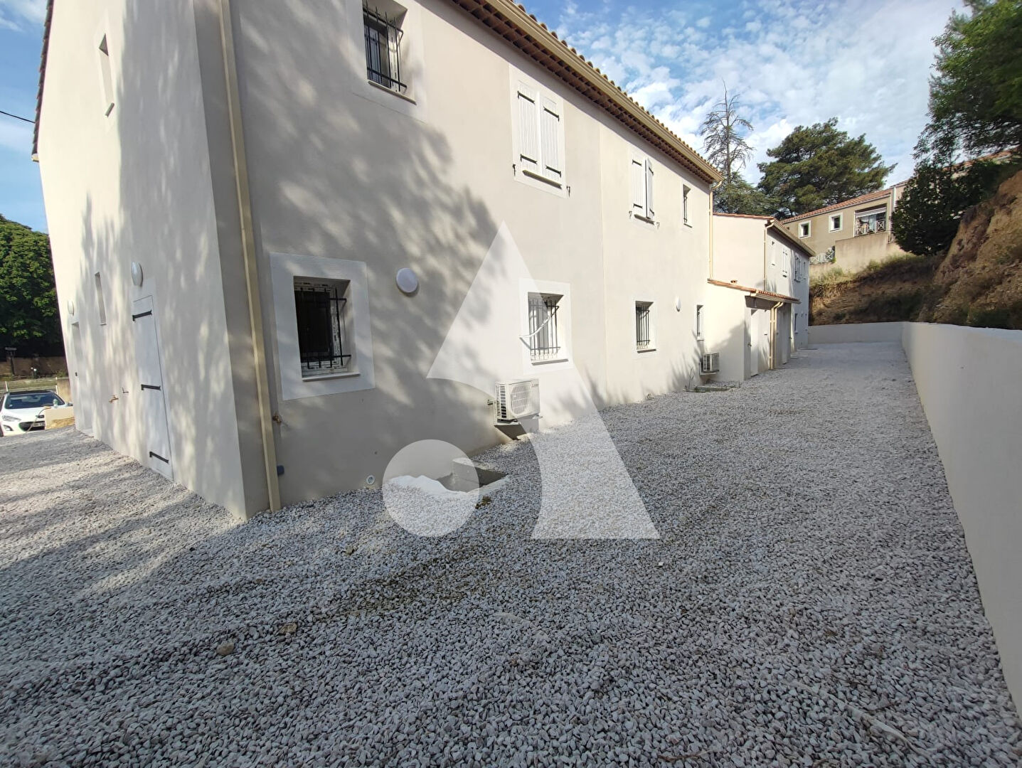 Photo Pertuis - Maison en cours de finition 4 pièces 105 m2  hab avec jardin et garage image 4/4