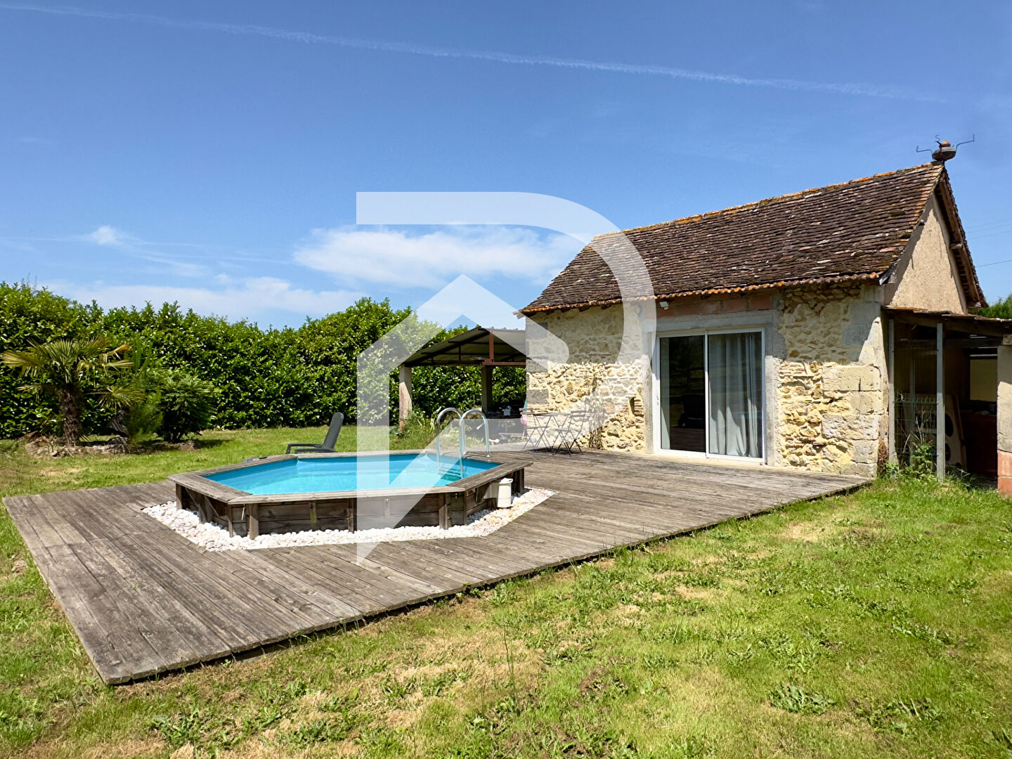 Photo Maison, piscine et granges à BEAUPOUYET image 2/6