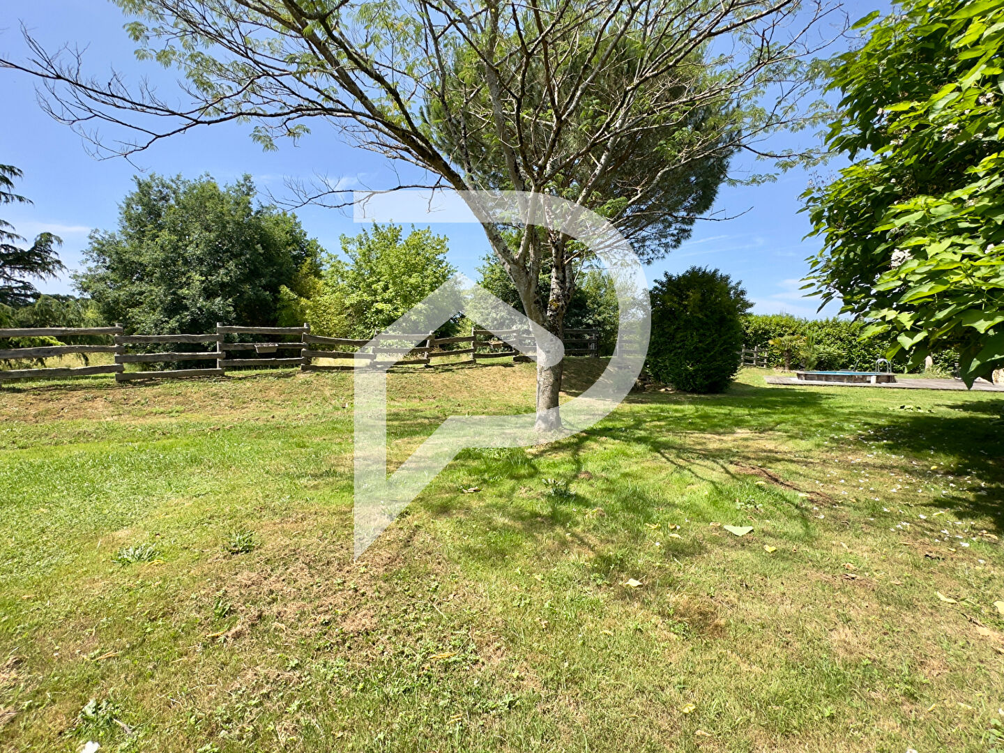 Photo Maison, piscine et granges à BEAUPOUYET image 6/6
