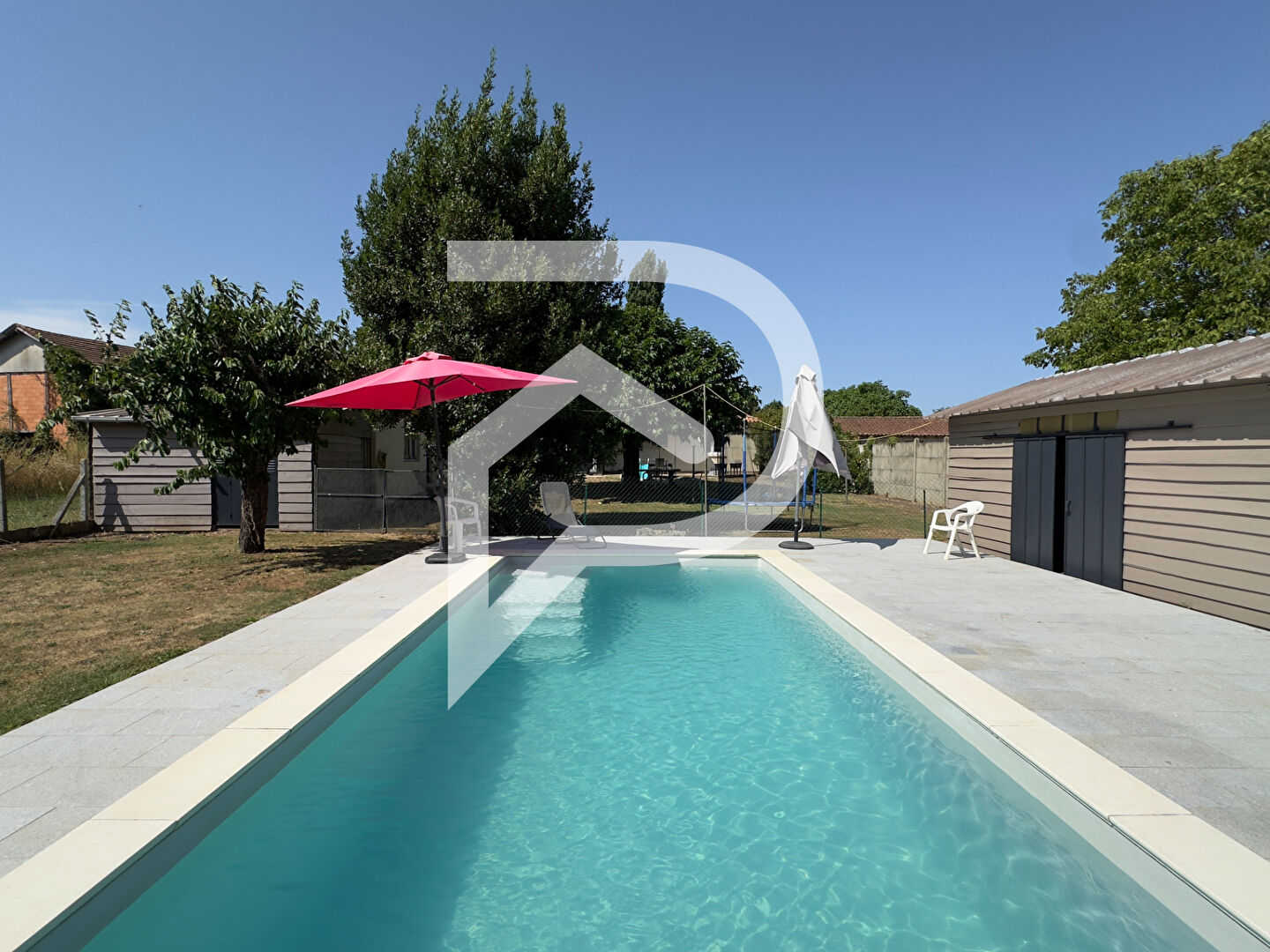 Maison de plain-pied véranda piscine et garage