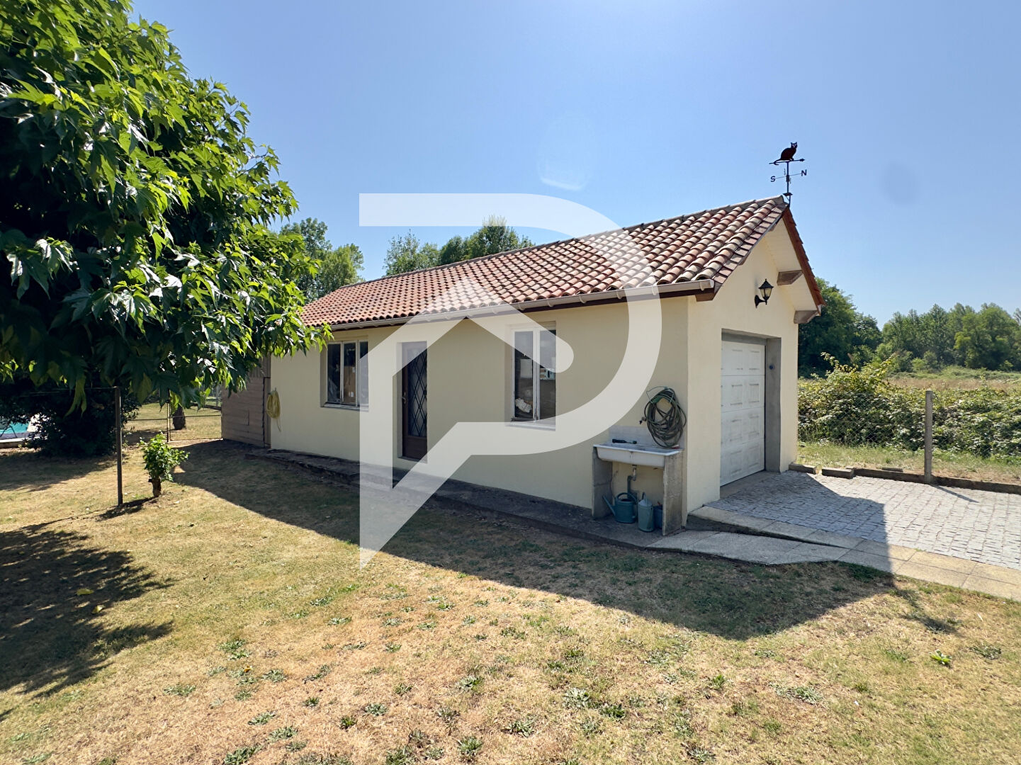 Photo Maison de plain-pied véranda piscine et garage image 3/6