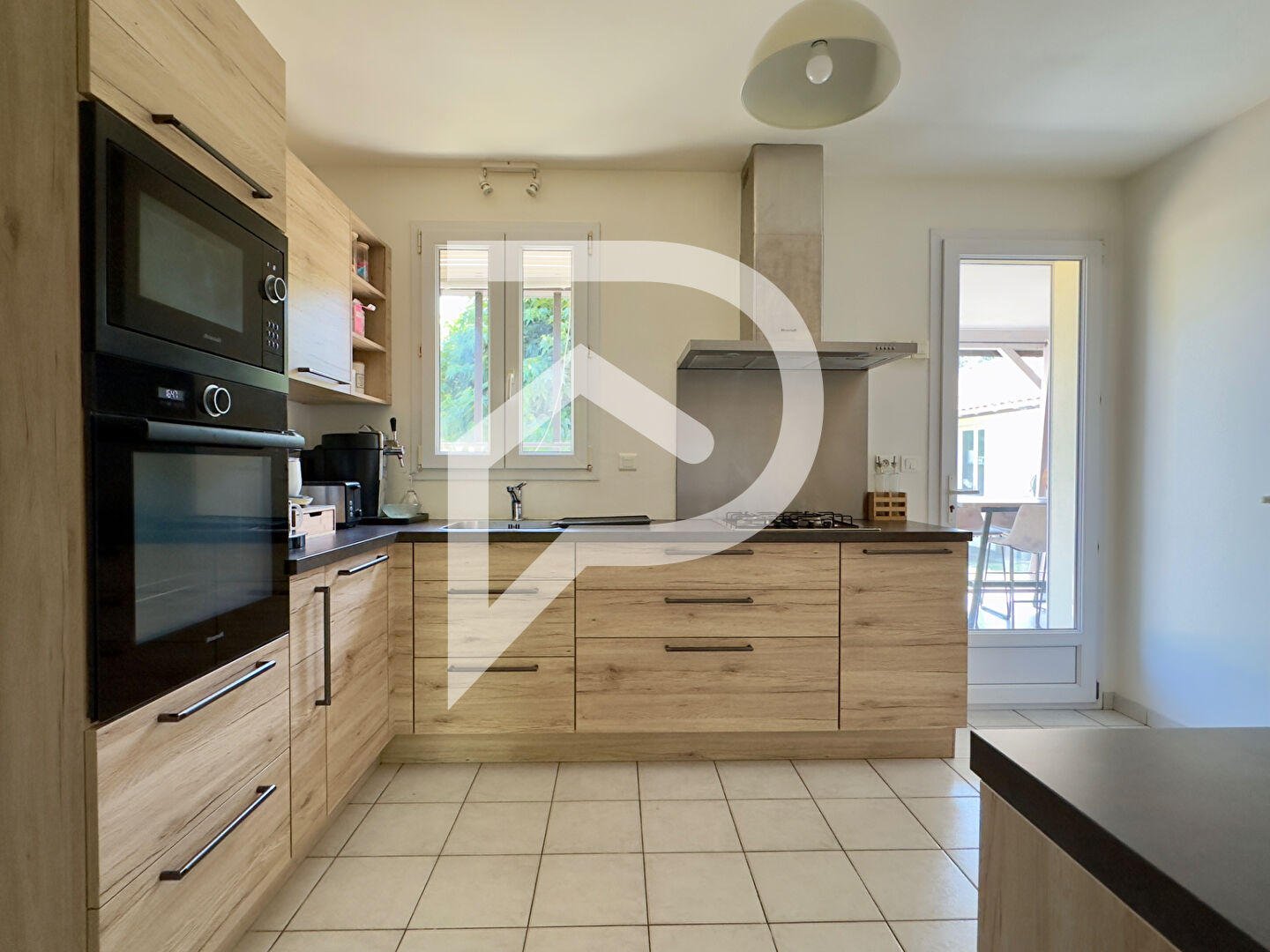 Photo Maison de plain-pied véranda piscine et garage image 4/6