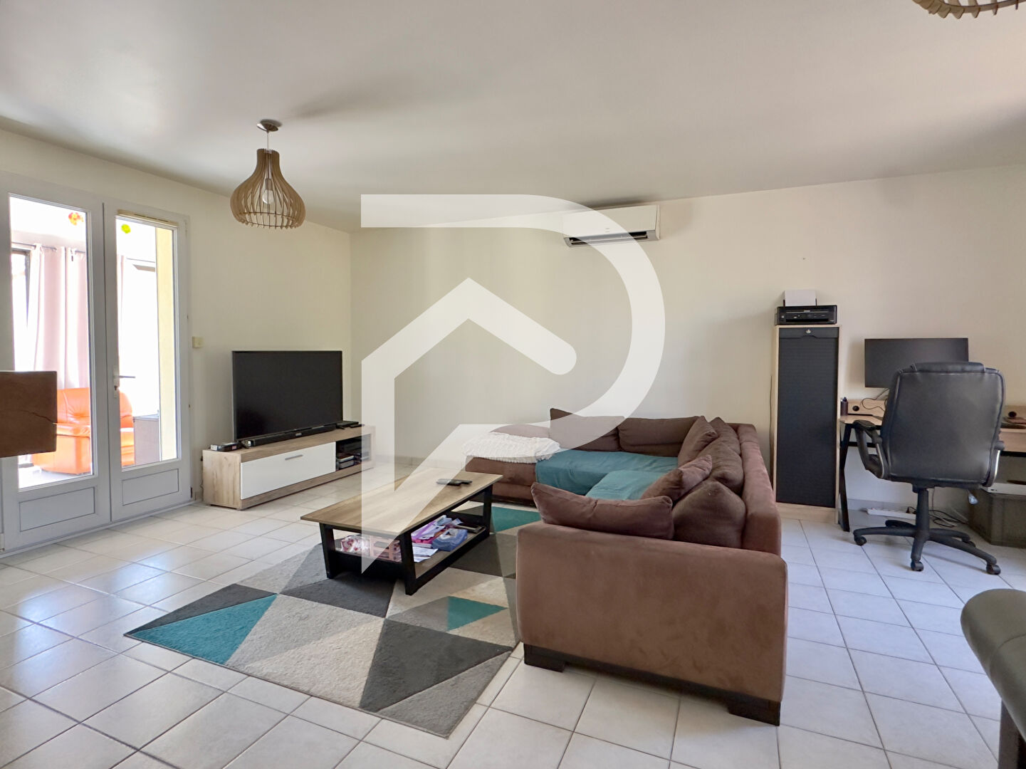 Photo Maison de plain-pied véranda piscine et garage image 6/6