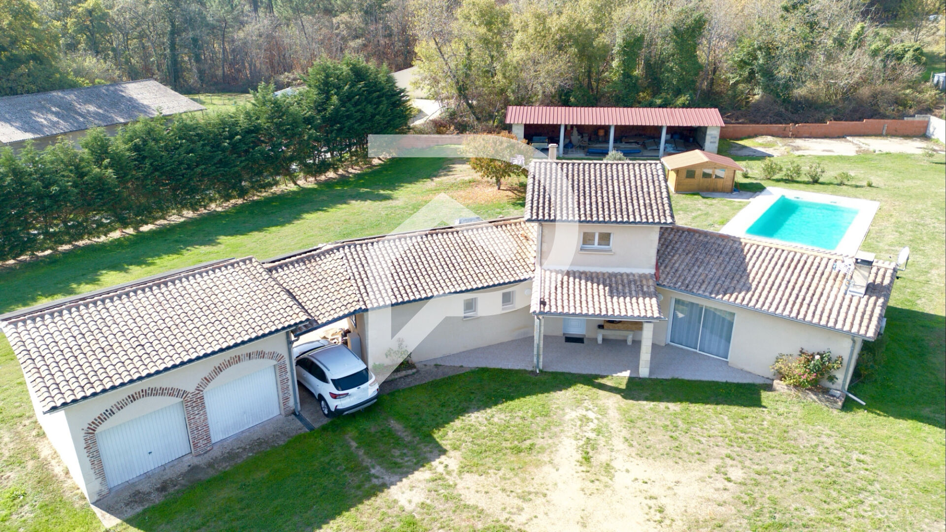 Maison, 3 chambres,  piscine garages et hangar BOURGNAC