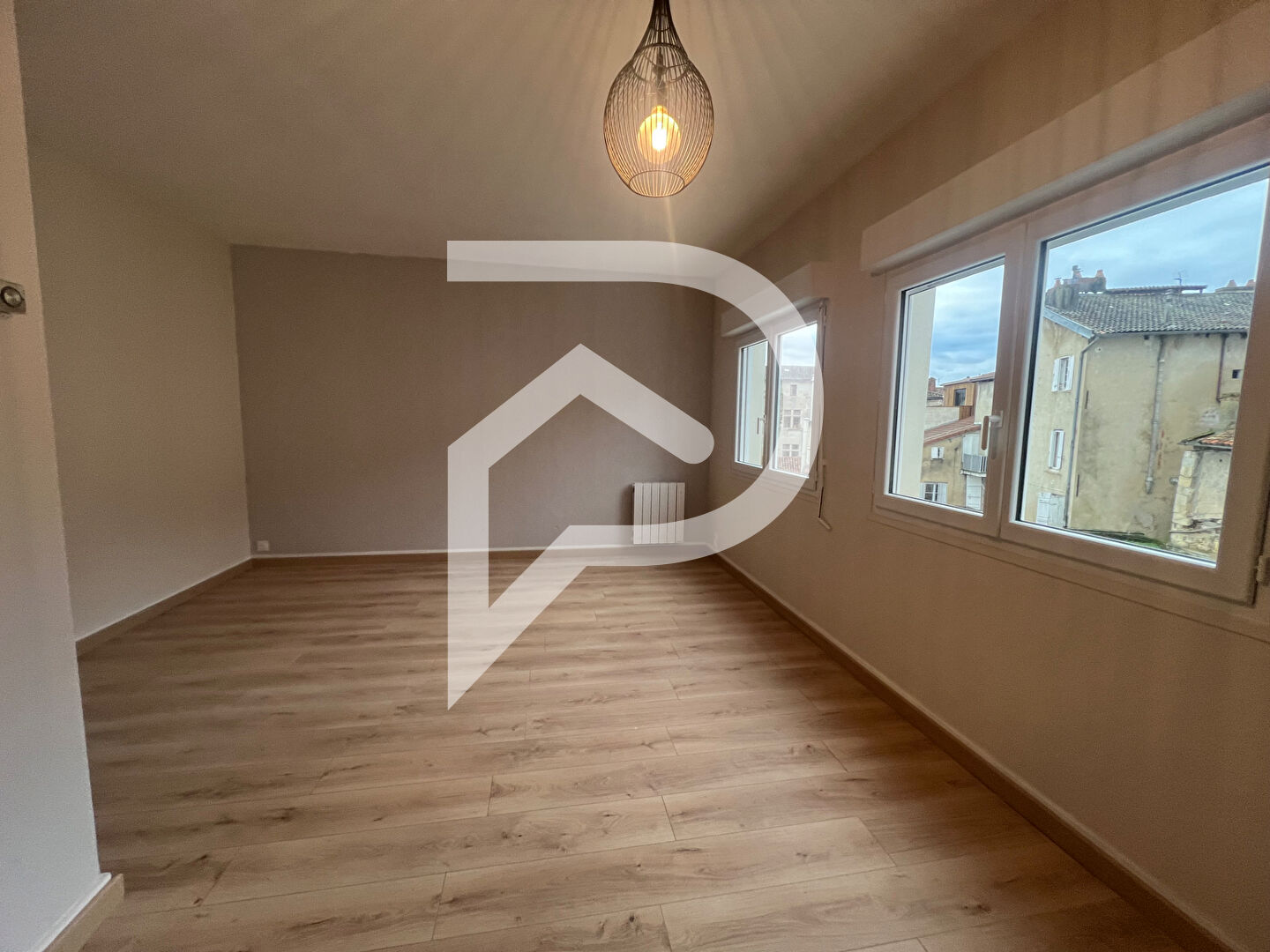 STUDIO À LOUER PLEIN CENTRE VILLE