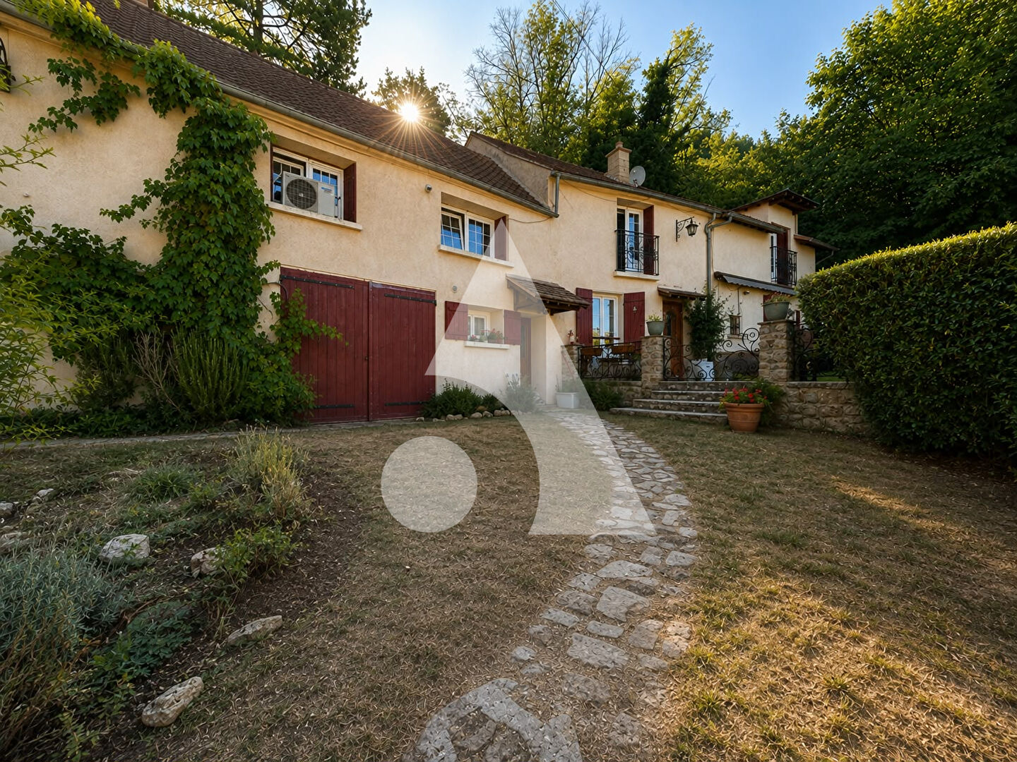 MAISON DE CHARME 131 M² 2 657 M² DE TERRAIN PISCINE CHAUFFÉE