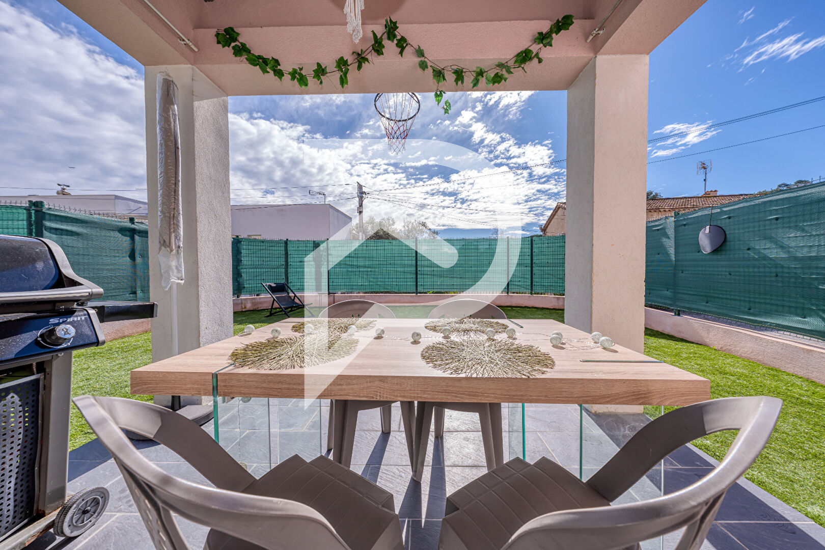 Villeneuve Loubet new apartments with rooftop pool and sea view