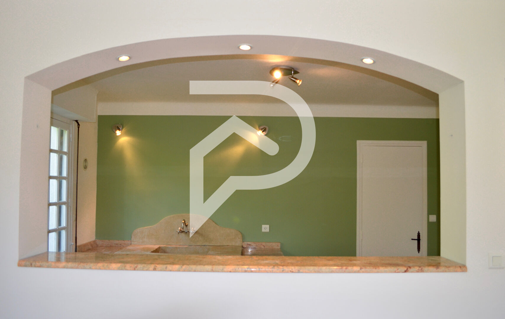 Photo Villa de 200m2 - 6 chambres avec jardin et garage image 3/6