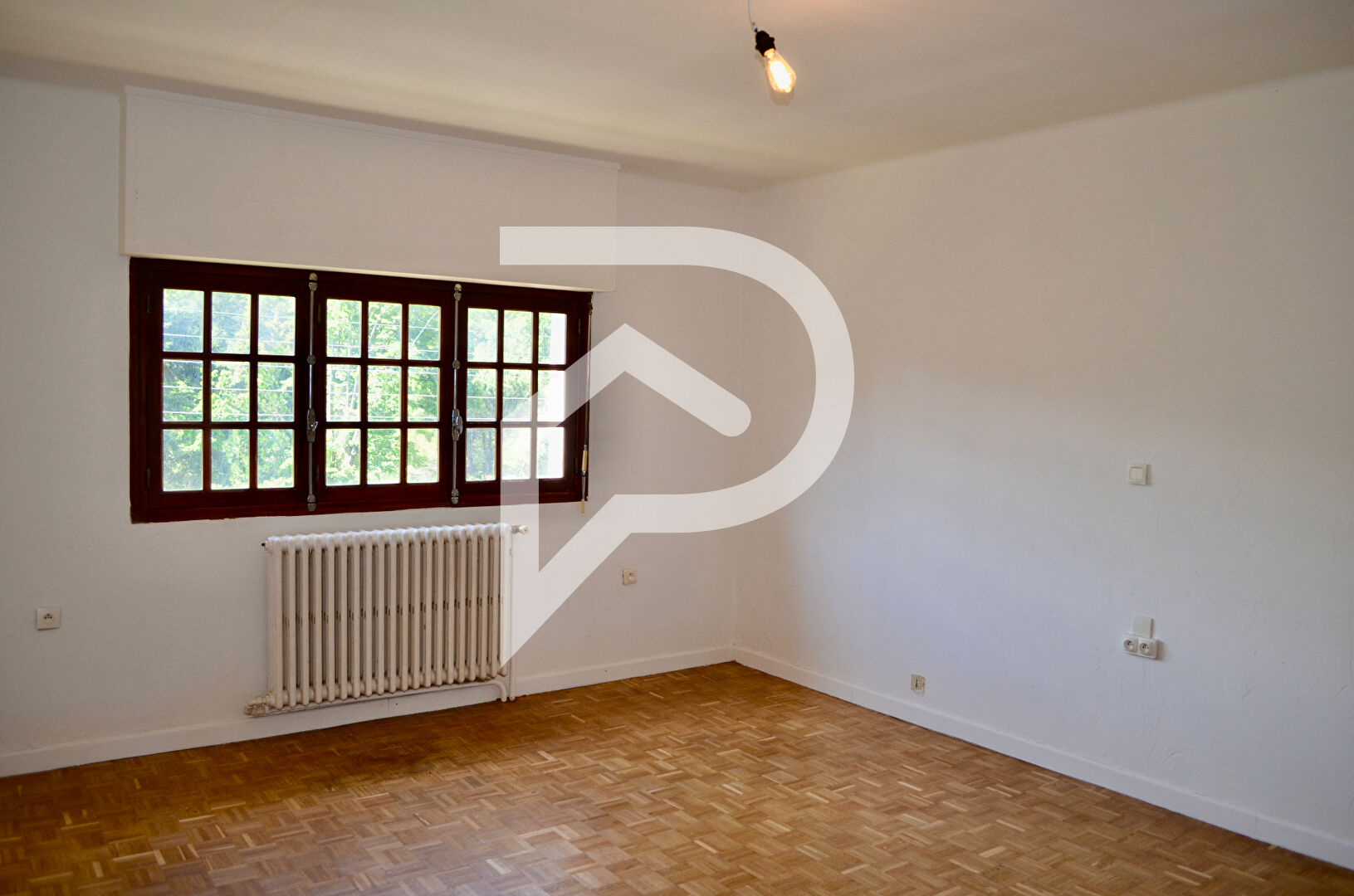 Photo Villa de 200m2 - 6 chambres avec jardin et garage image 5/6