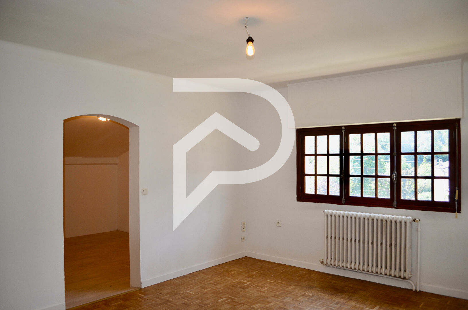 Photo Villa de 200m2 - 6 chambres avec jardin et garage image 6/6