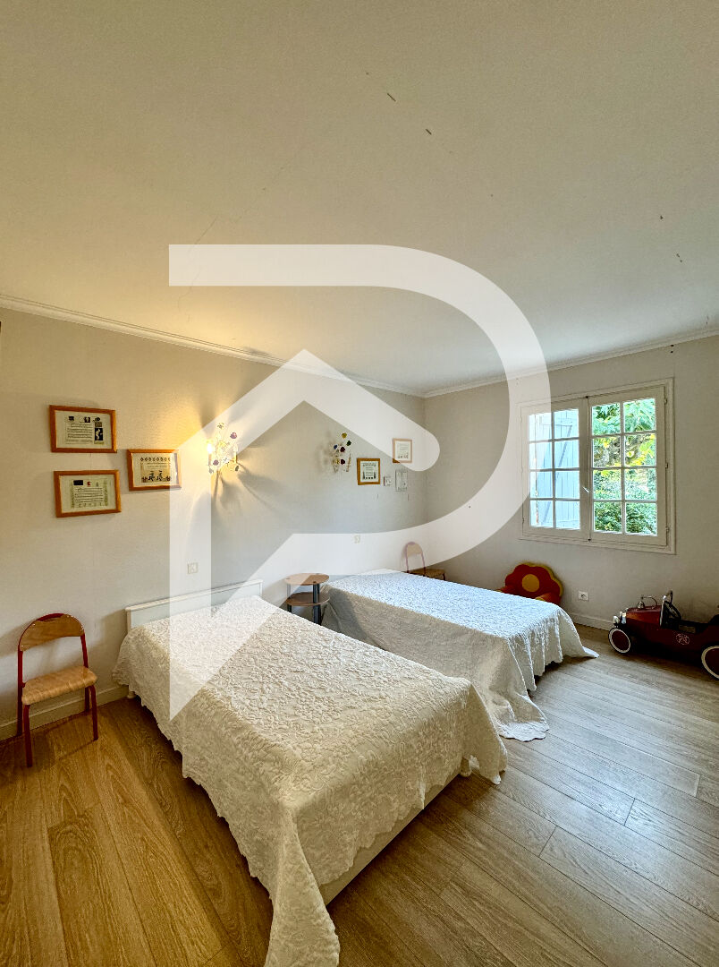 Photo Villa de plain pied 200 m2 - 8000m2 de terrain avec une partie constructible image 5/6