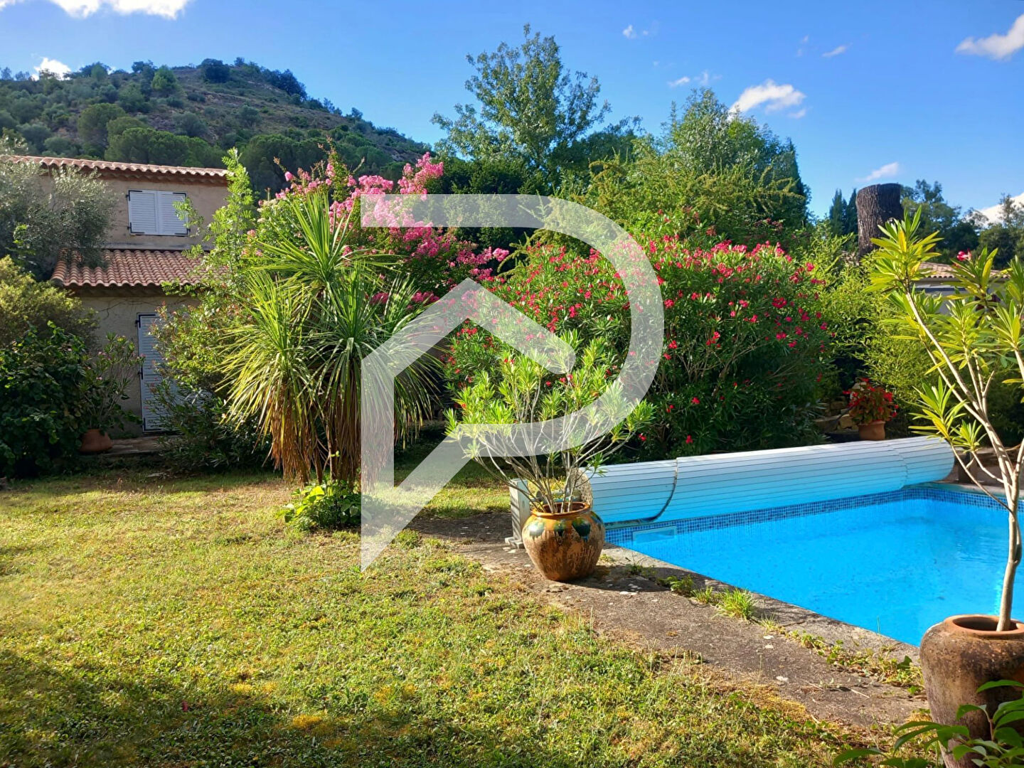 VILLA DE 120m2 - 3 CHAMBRES avec PISCINE