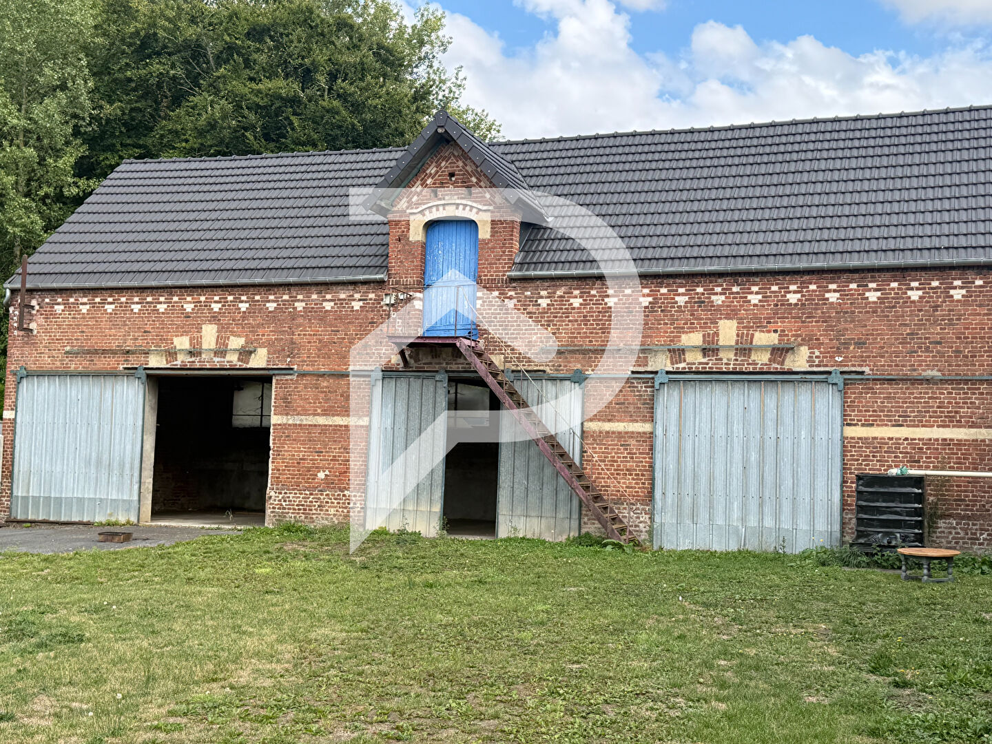 Photo Grange Lesdain 1280 m2 image 2/6