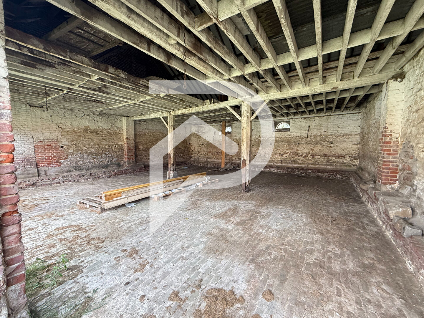 Photo Grange Lesdain 1280 m2 image 3/6