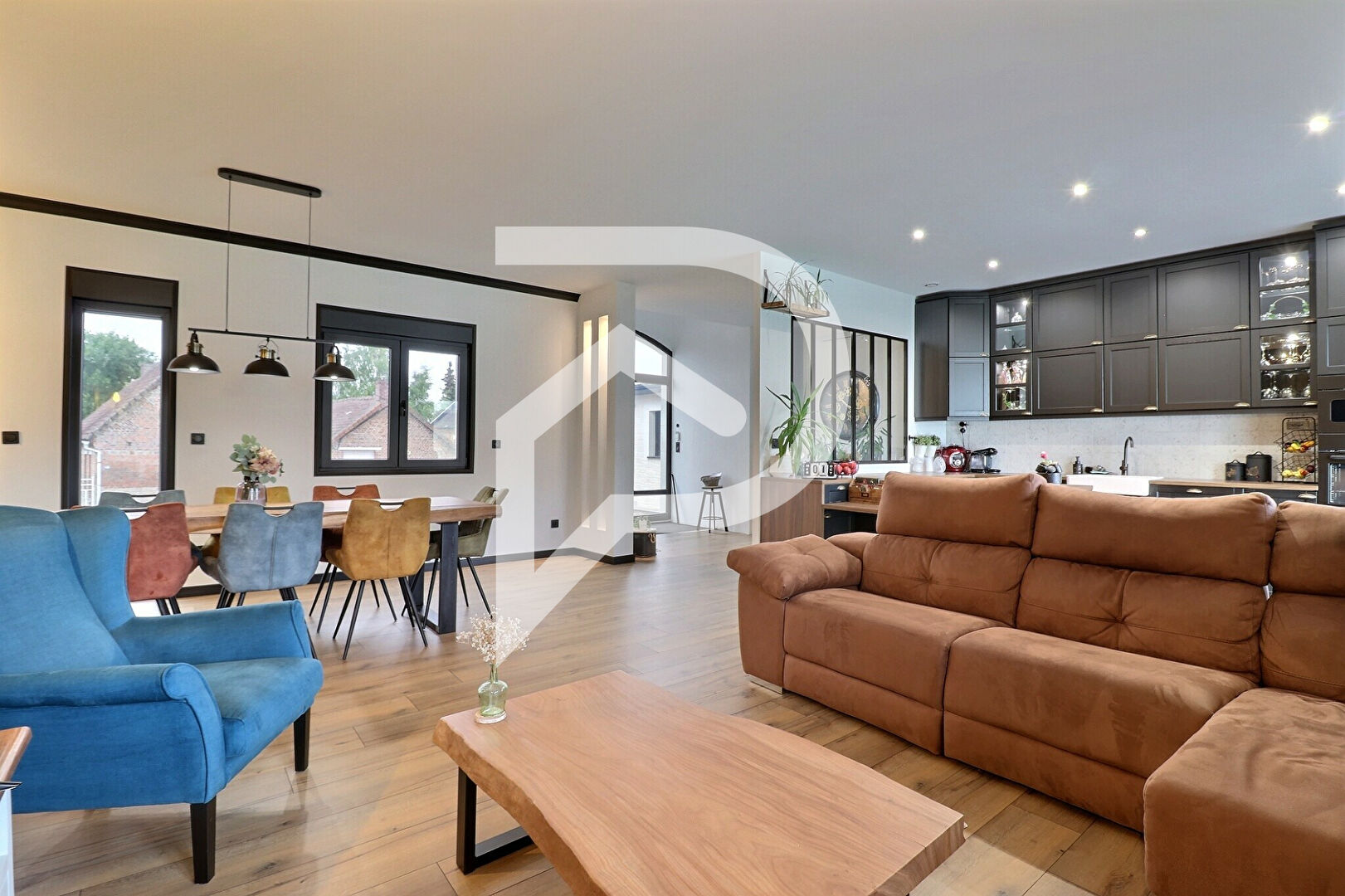 Photo Pavillon individuel haut de gamme avec piscine image 4/6