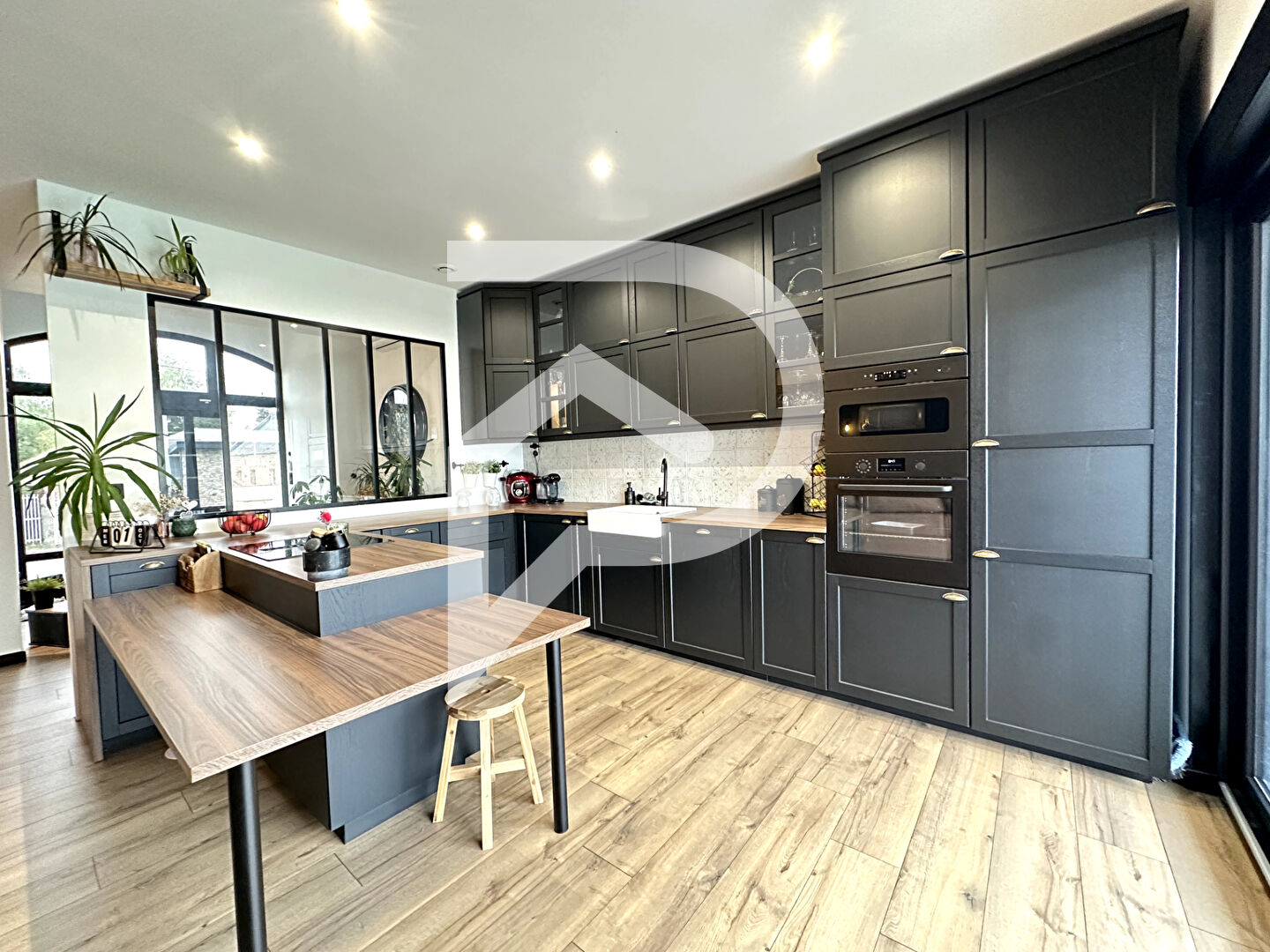 Photo Pavillon individuel haut de gamme avec piscine image 5/6