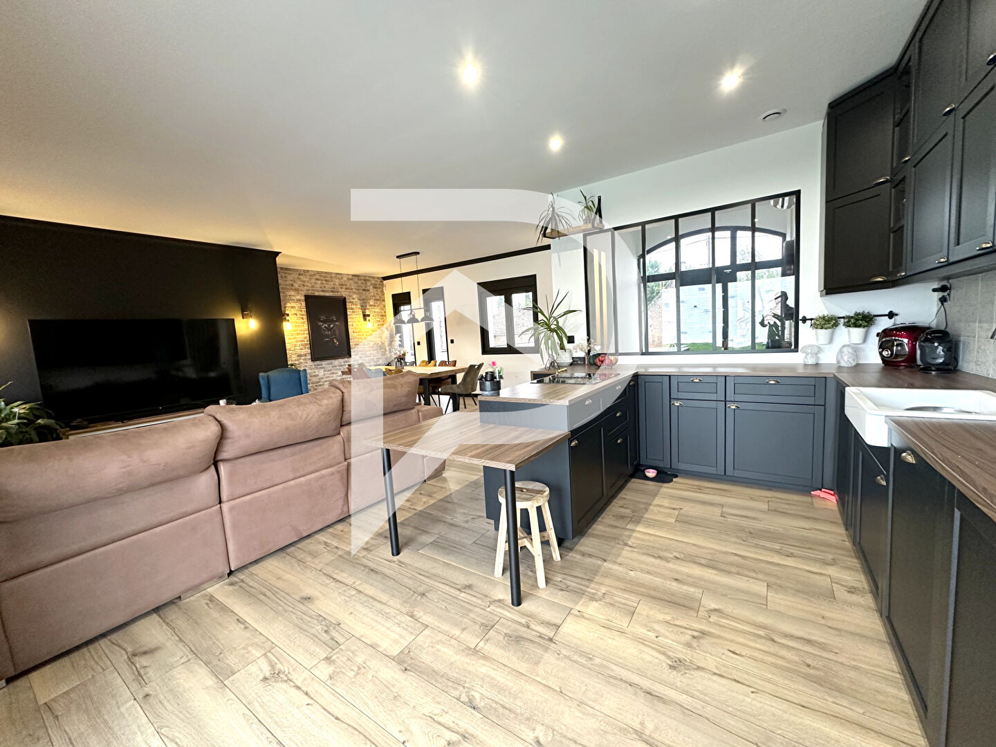 Photo Pavillon individuel haut de gamme avec piscine image 6/6