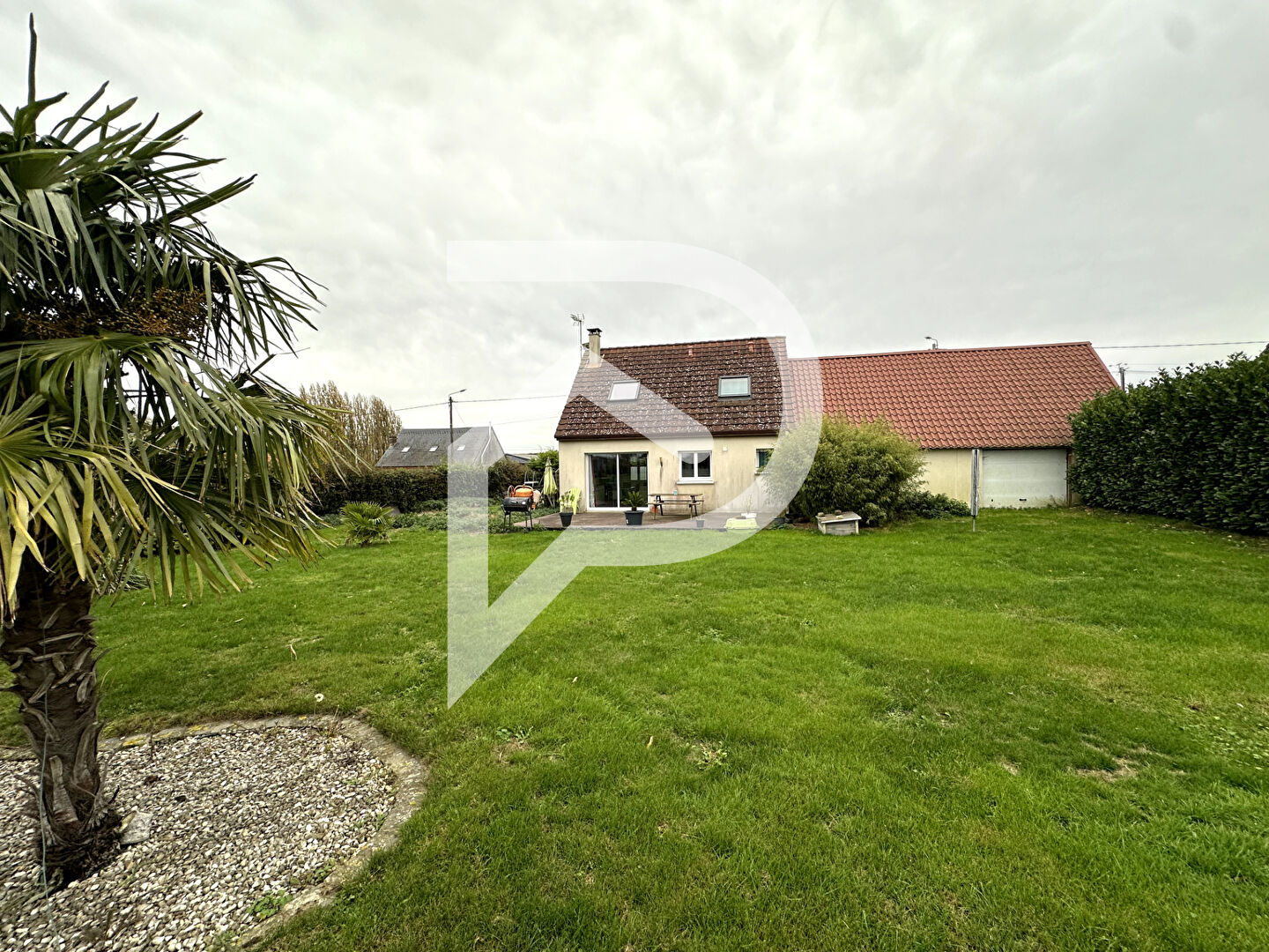 Pavillon individuel de 2011 semi plain pied avec garage double