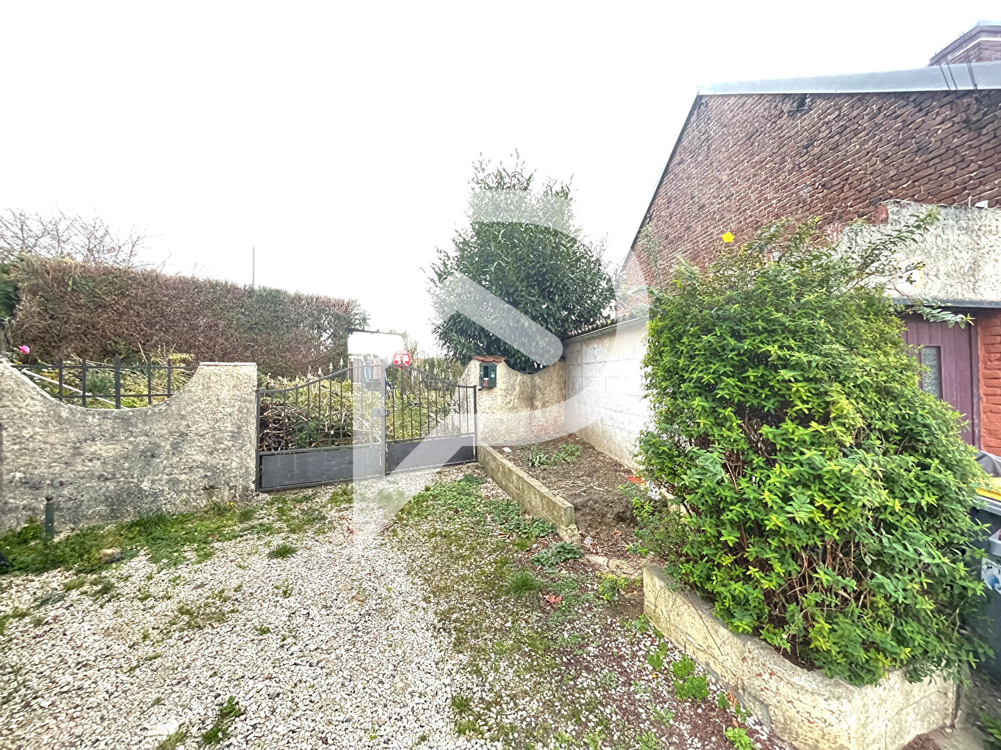 Photo Terrain garage image 2/3