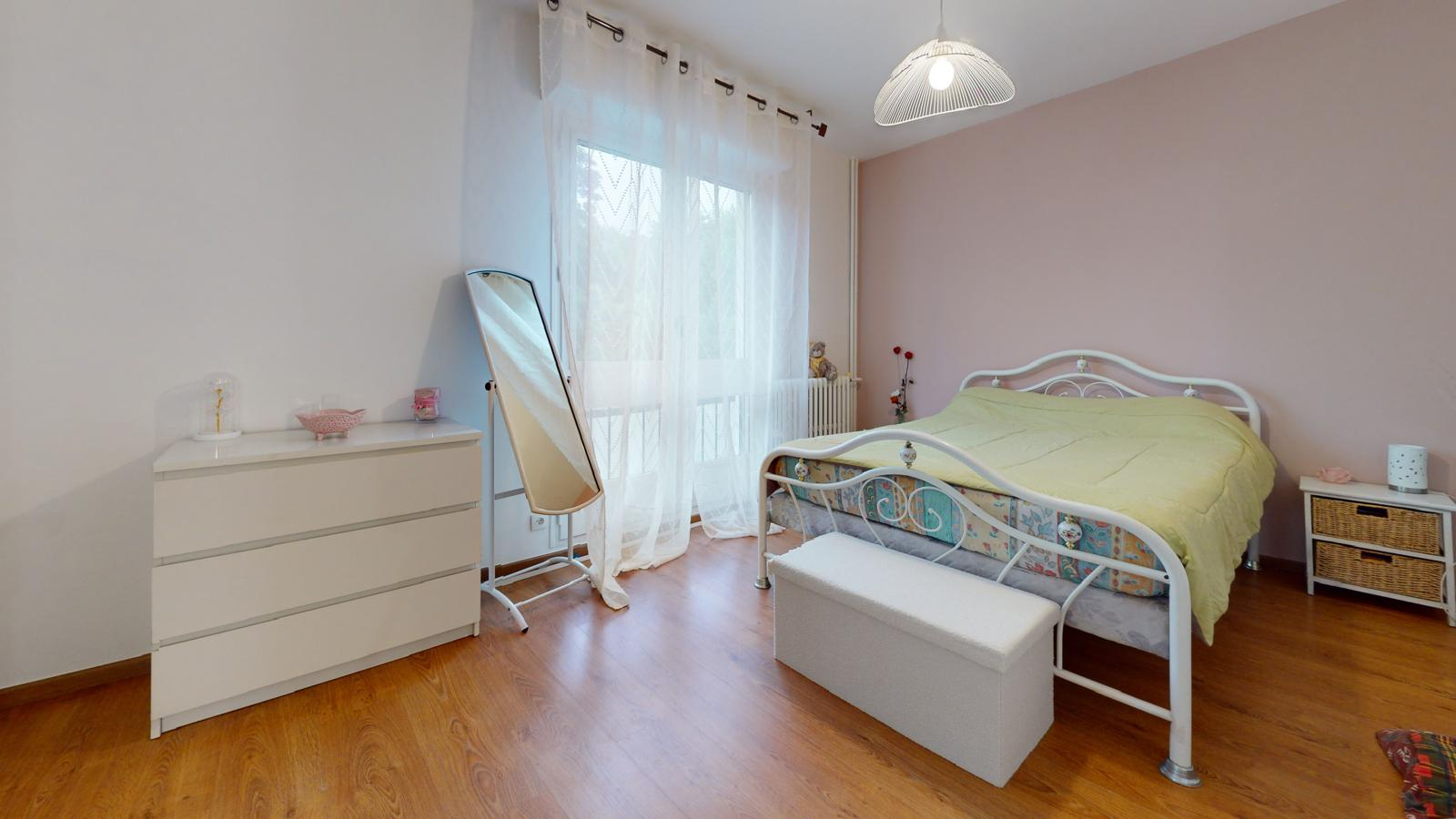 Photo EN EXCLUSIVITÉ à Voiron Centre - T2 de 60 m² + cave + garage image 3/4