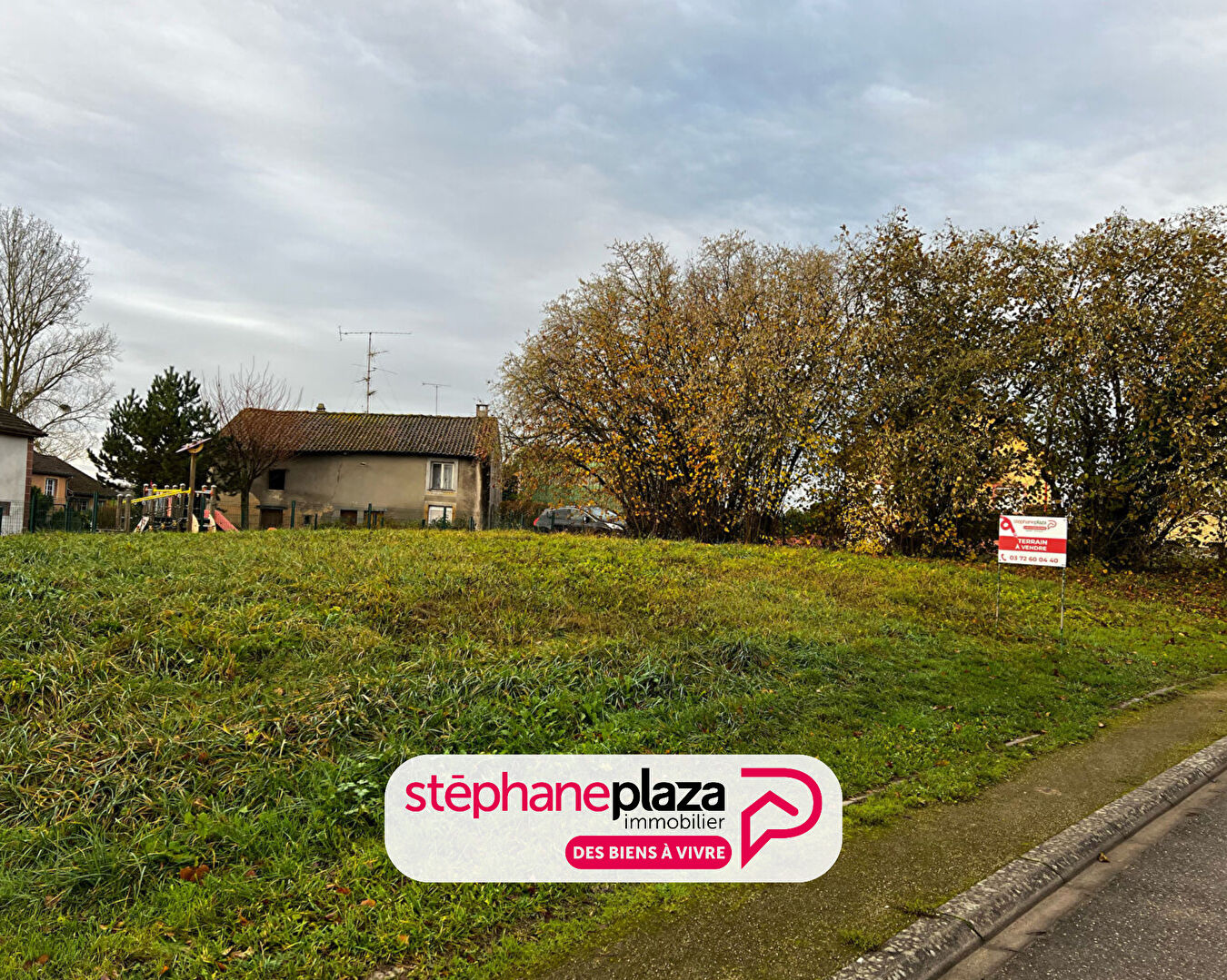 Terrain au coeur du village