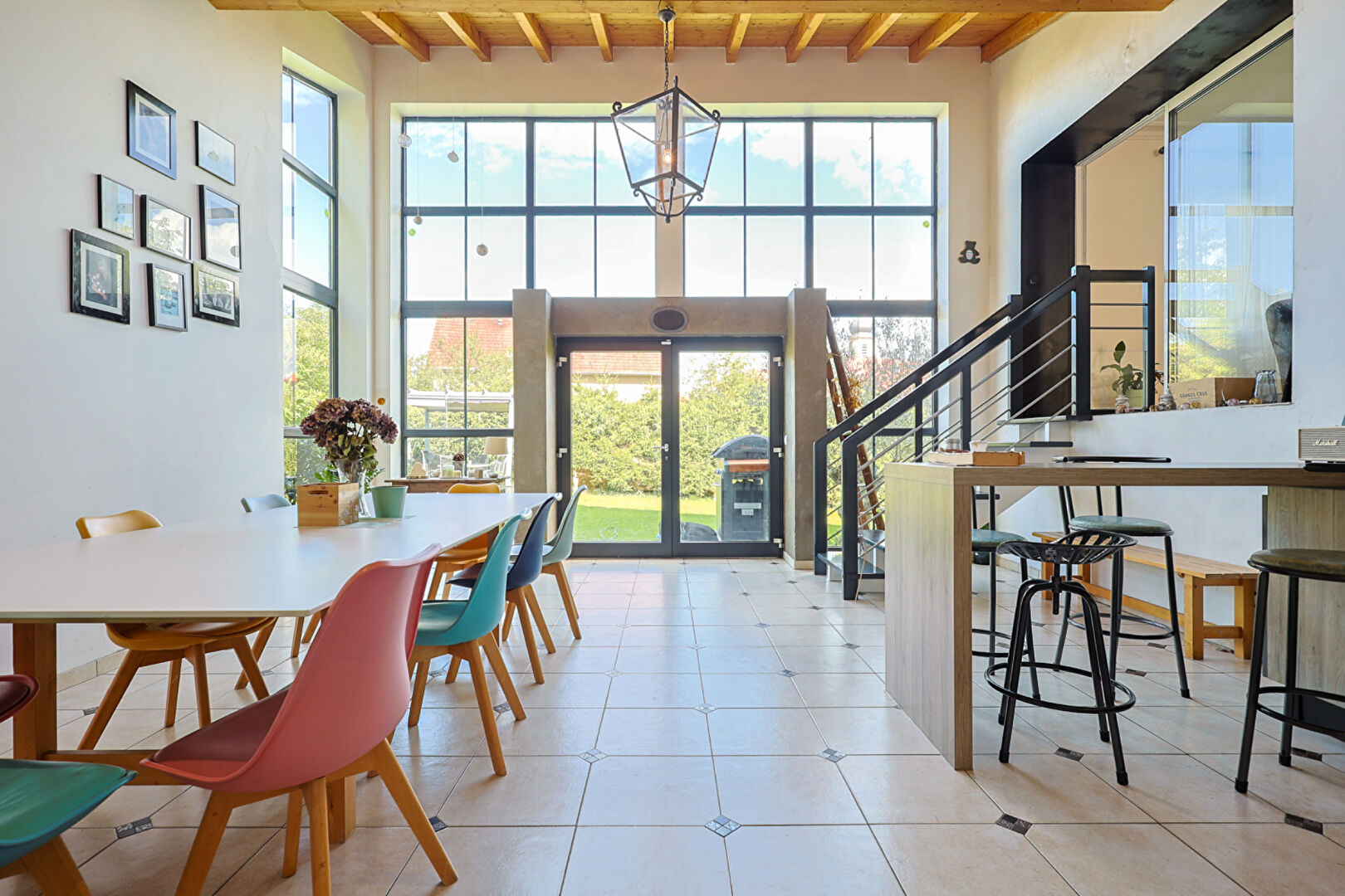 Photo Maison familiale 171 m² avec extension contemporaine, secteur prisé image 2/6