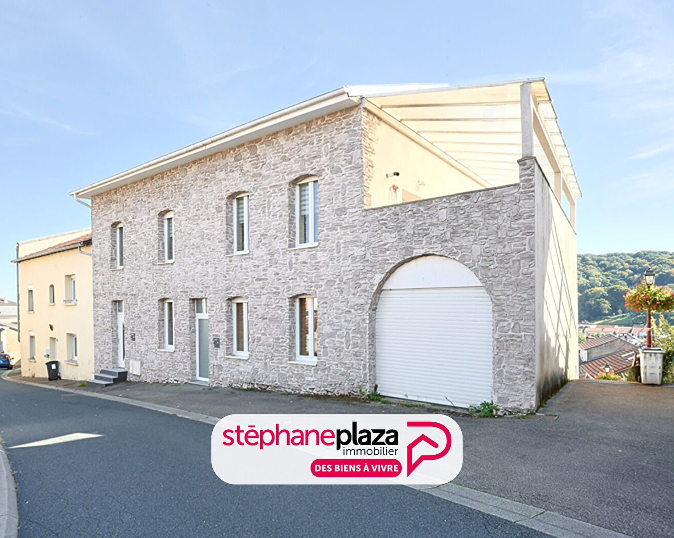 Photo Maison rénové, comprenant un F6 avec terrasse, garage & F3 loué, le confort d'une maison, au coeur d'un secteur recherché ! image 1/6