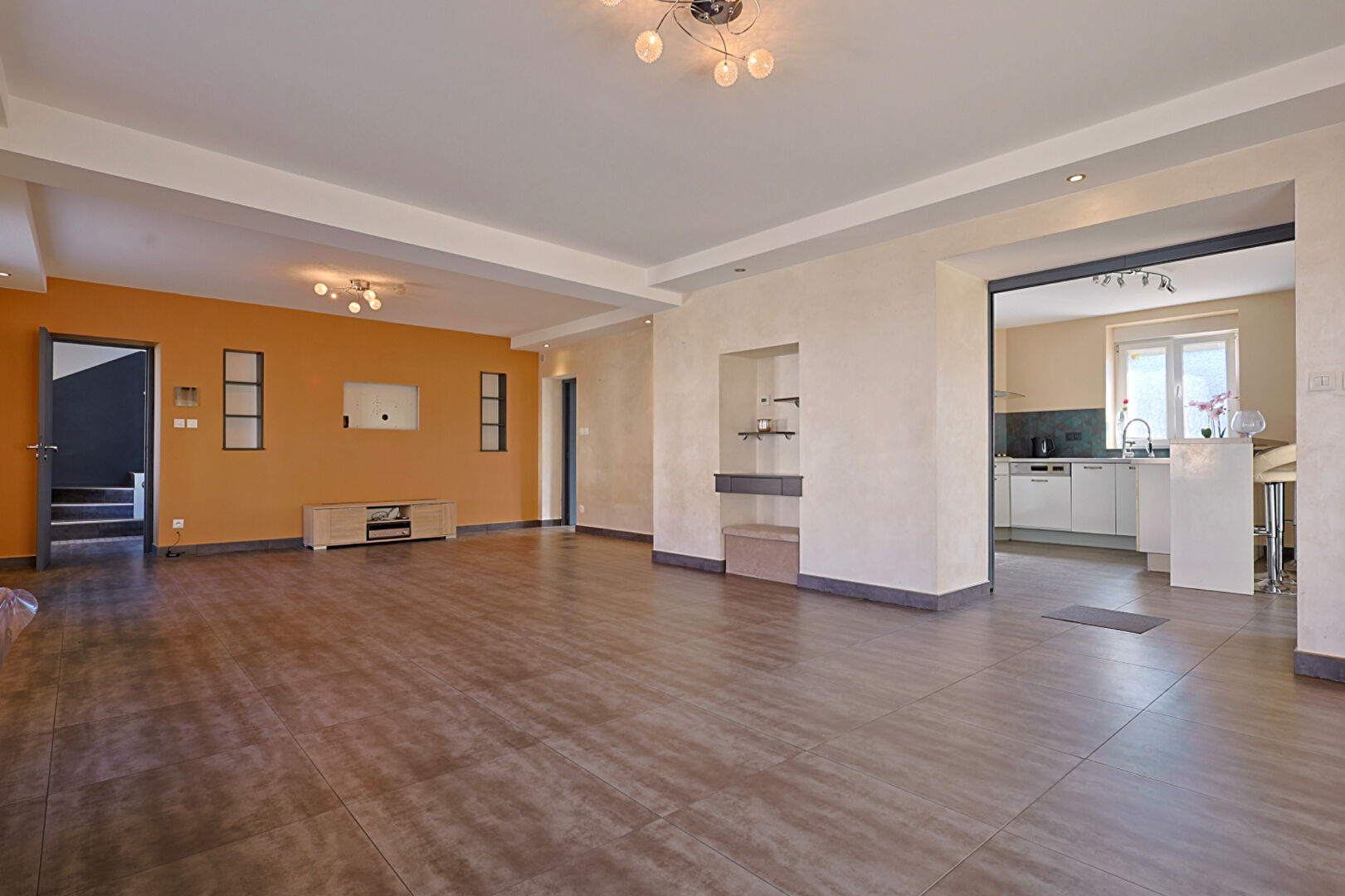 Photo Maison rénové, comprenant un F6 avec terrasse, garage & F3 loué, le confort d'une maison, au coeur d'un secteur recherché ! image 2/6