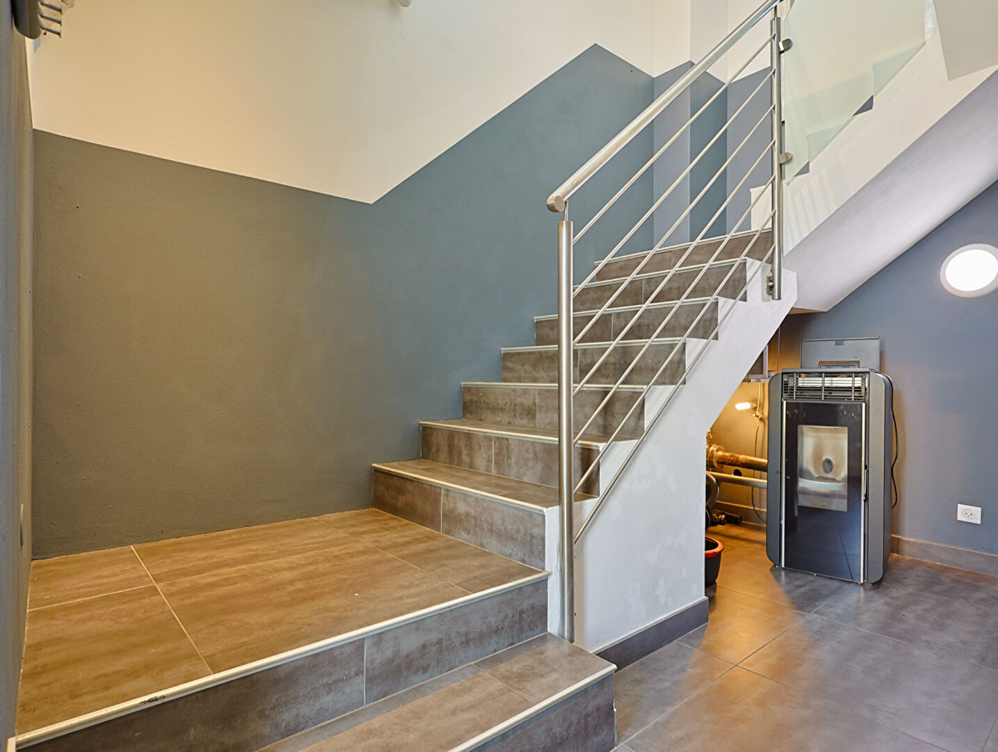 Photo Maison rénové, comprenant un F6 avec terrasse, garage & F3 loué, le confort d'une maison, au coeur d'un secteur recherché ! image 4/6