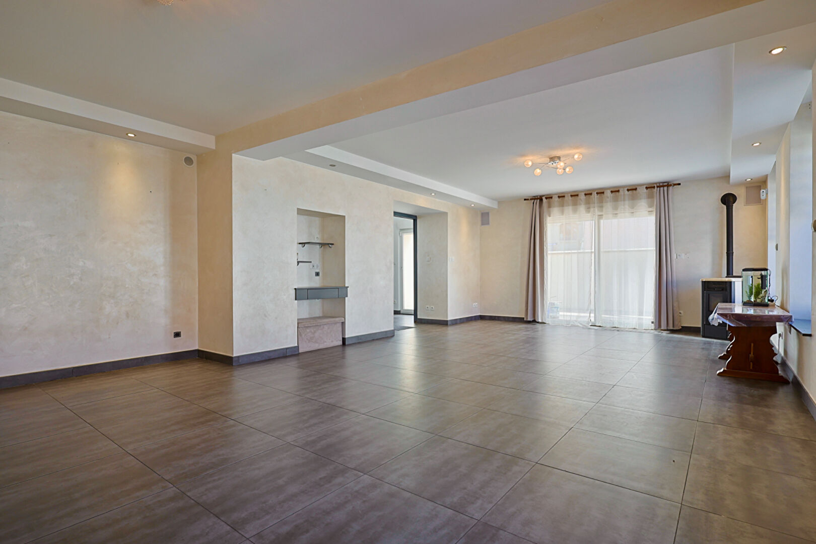 Photo Maison rénové, comprenant un F6 avec terrasse, garage & F3 loué, le confort d'une maison, au coeur d'un secteur recherché ! image 5/6