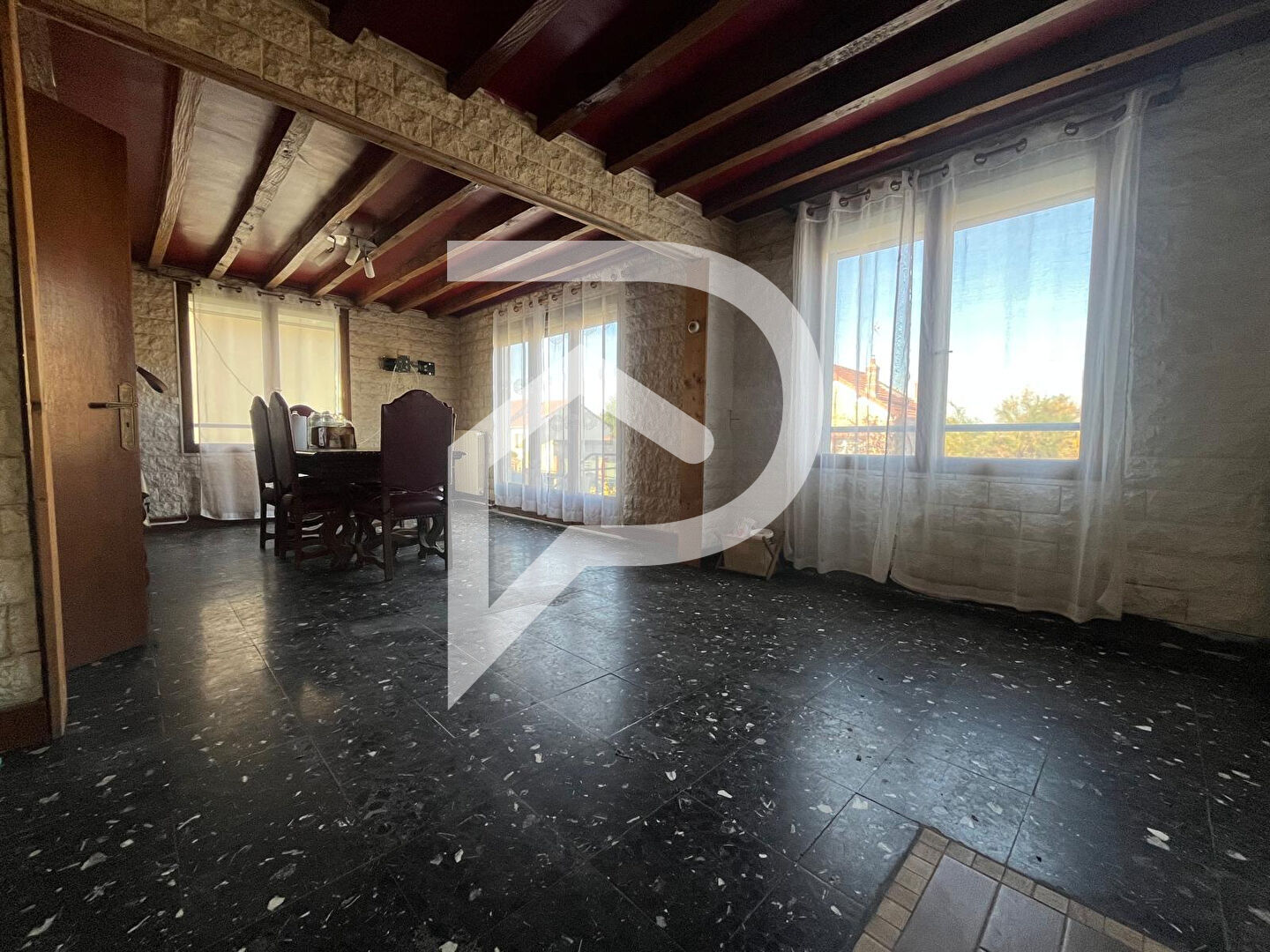 Photo Maison familiale avec grand jardin, sous-sol total et beau potentiel image 5/6