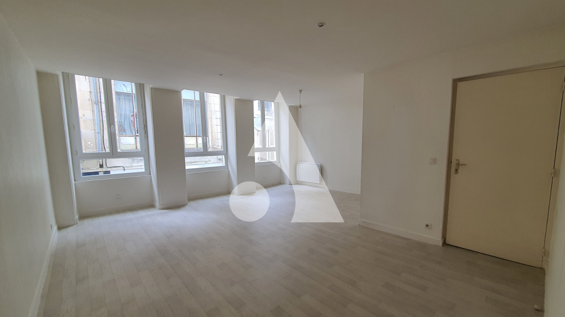 Photo Appartement Saint Maixent L Ecole 2 pièce(s) 65 m2 image 2/6