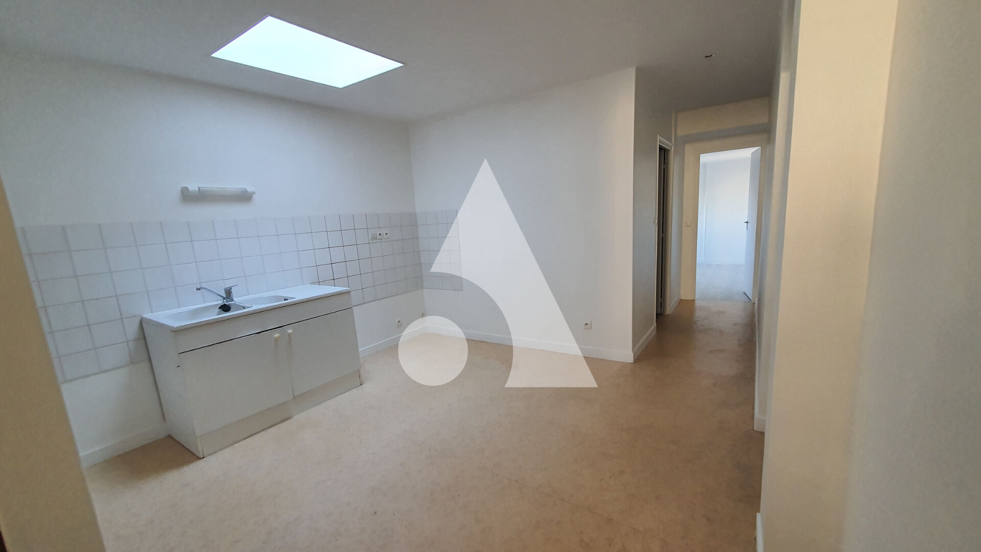 Photo Appartement Saint Maixent L Ecole 2 pièce(s) 65 m2 image 4/6