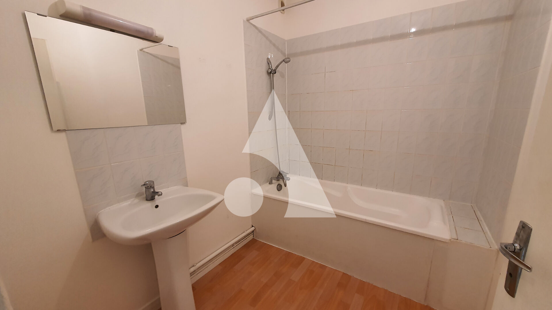 Photo Appartement Saint Maixent L Ecole 2 pièce(s) 65 m2 image 5/6