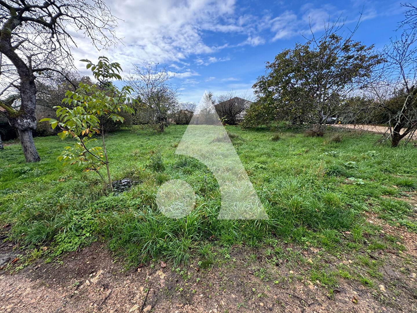 Terrain Aiffres 704 m2