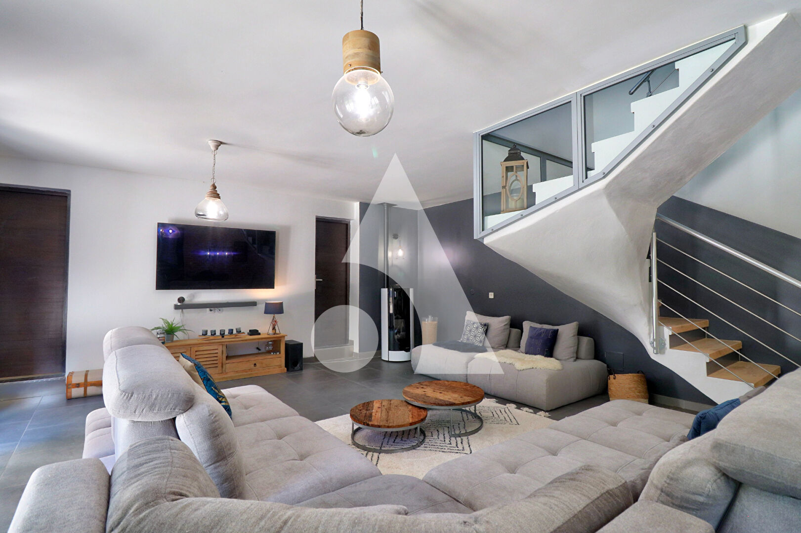 VILLA TYPE 6 AU CALME DE 172M2 AVEC JARDIN GARAGE ABRI VOITURE DOUBLE ET PISCINE