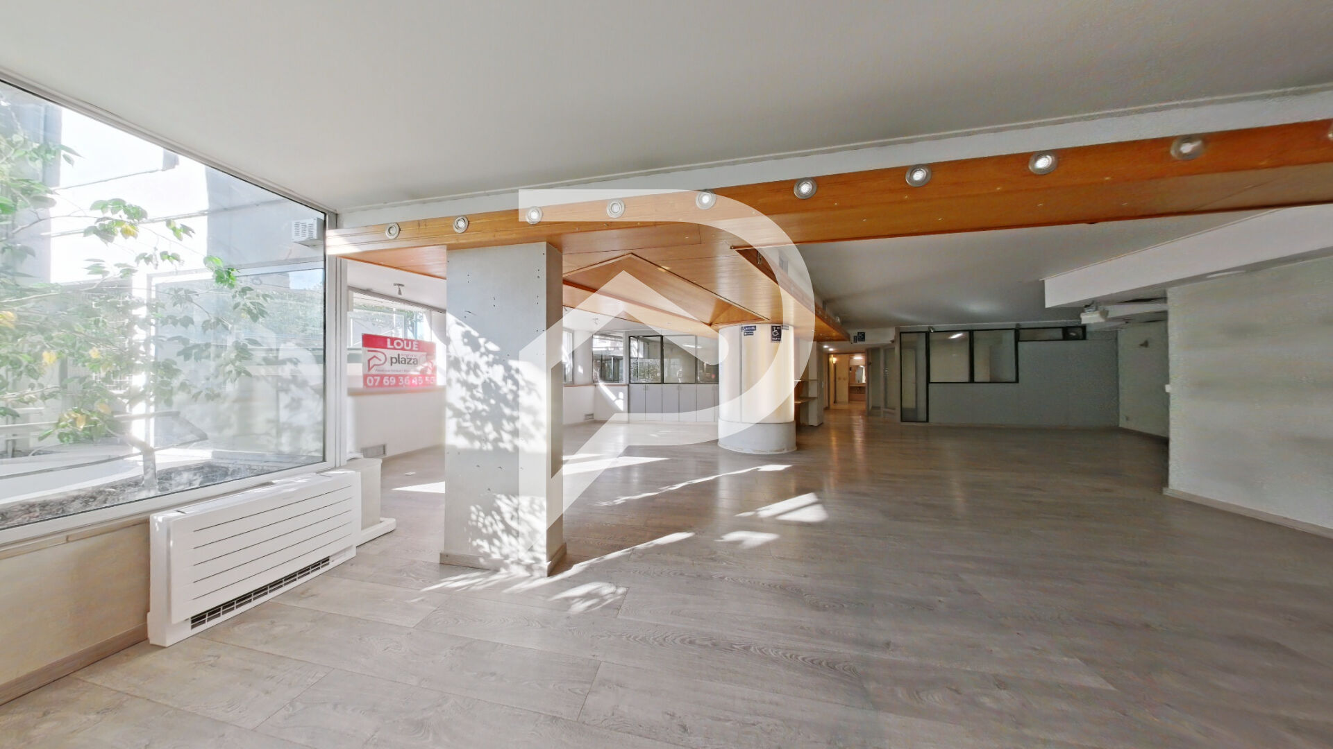 Photo DEUX LOCAUX COMMERCIAUX A LOUER DE 183.35m2 ET 120.13 m2 image 5/6