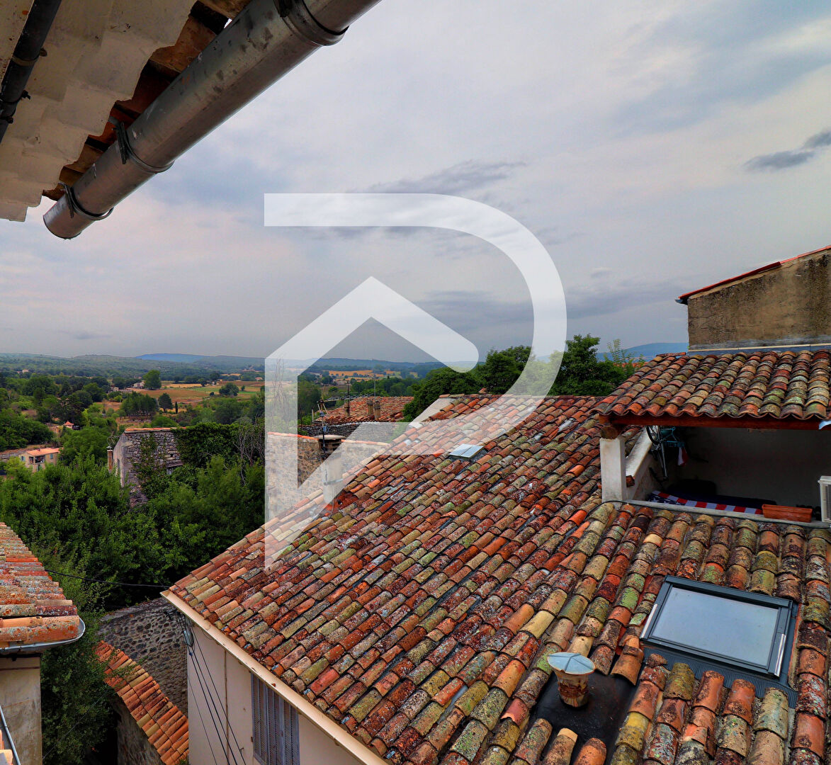 MAISON ENTIEREMENT RENOVEE AU CALME AVEC VUE DEGAGEE SUR LE LUBERON
