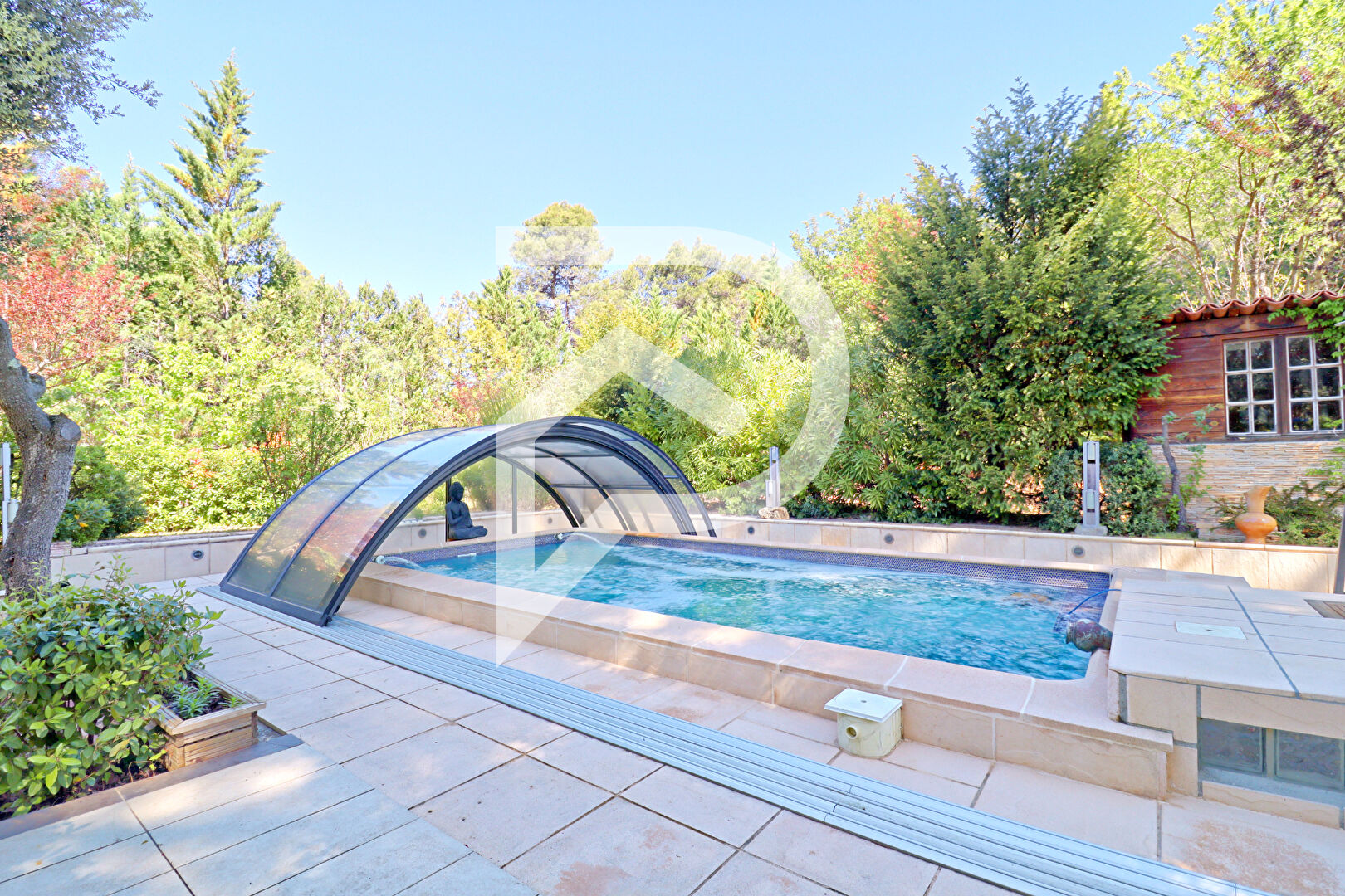 Photo VILLA AU CALME SANS VIS A VIS AVEC PISCINE AU COEUR DE SON PARC ARBORE AVEC FORAGE ET EAU DE VILLE image 2/6