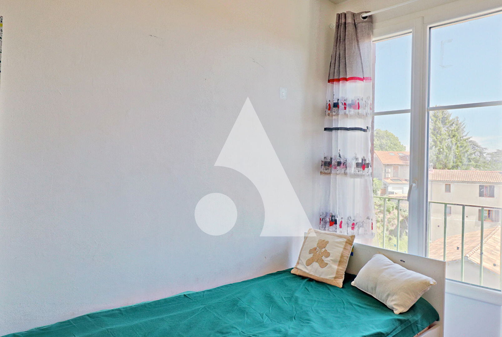 Photo APPARTEMENT TYPE 4  DE 83 M2 AVEC BALCON AU CALME PARKING SECURISE  ET CAVE image 3/6