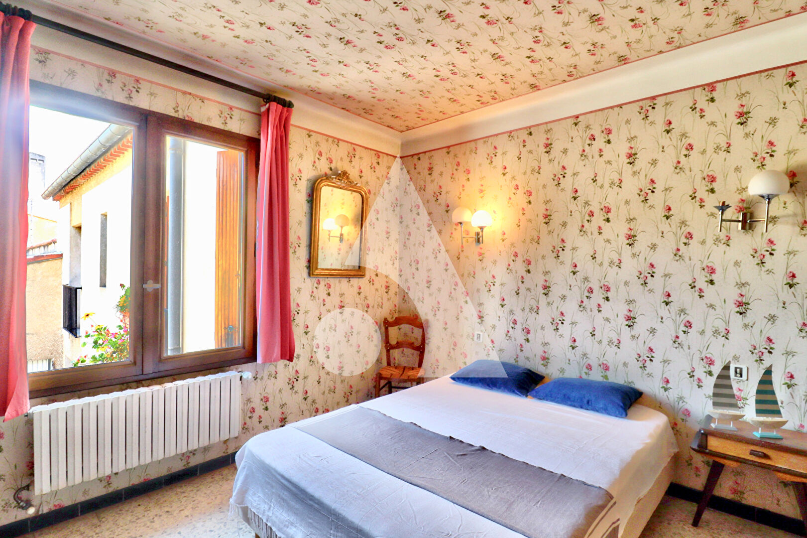 Photo VILLA TYPE 6 AVEC VUE IMPRENABLE SUR LA VILLE DE 145M2 AVEC GARAGES ET TYPE 1 PROCHE CENTRE VILLE image 2/6