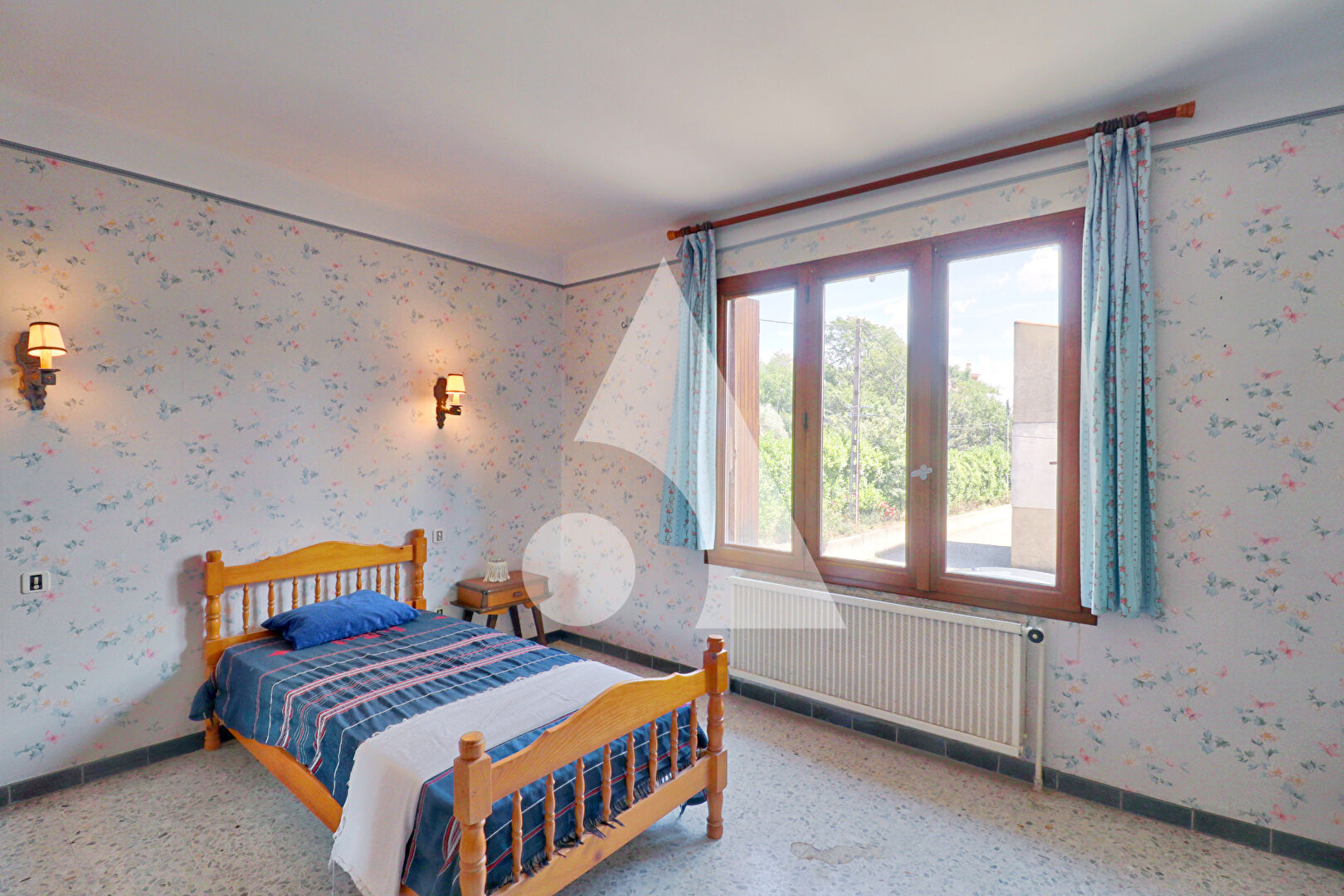 Photo VILLA TYPE 6 AVEC VUE IMPRENABLE SUR LA VILLE DE 145M2 AVEC GARAGES ET TYPE 1 PROCHE CENTRE VILLE image 3/6