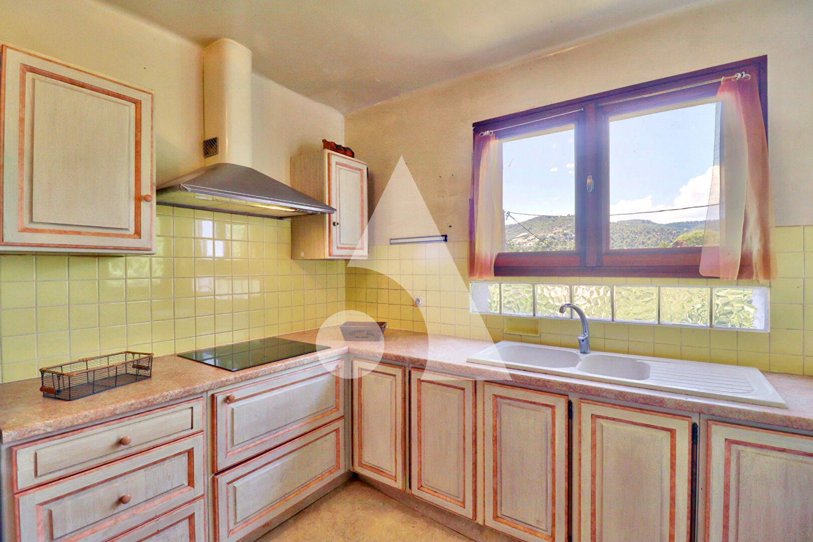 Photo VILLA TYPE 6 AVEC VUE IMPRENABLE SUR LA VILLE DE 145M2 AVEC GARAGES ET TYPE 1 PROCHE CENTRE VILLE image 5/6