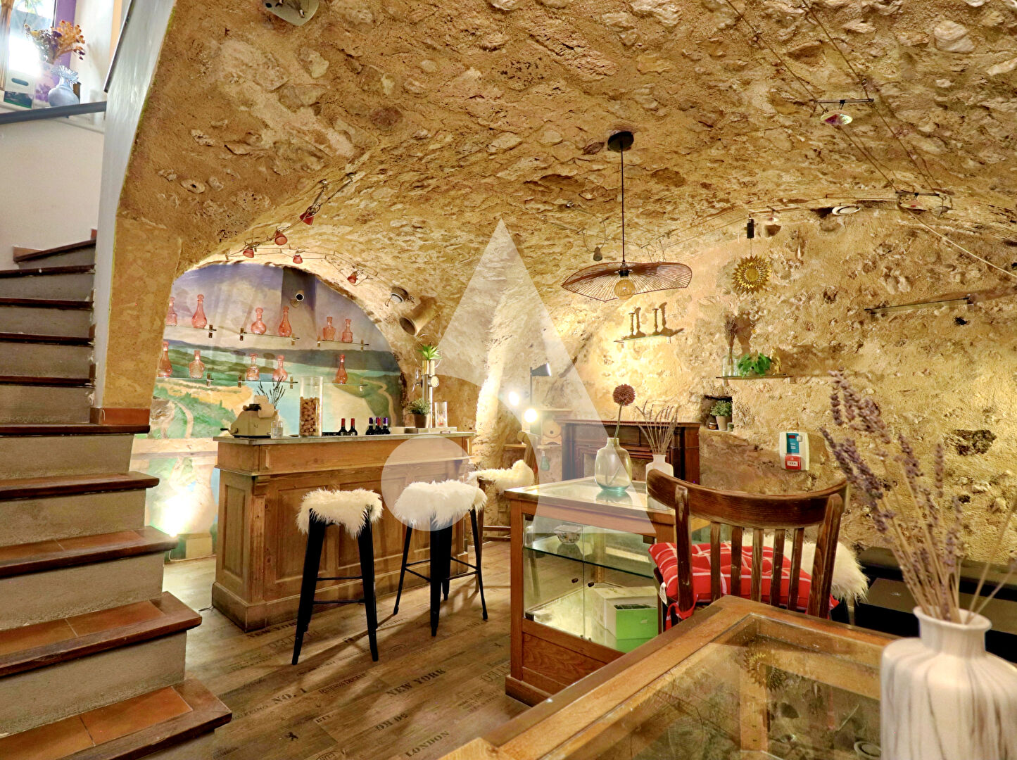 FONDS DE COMMERCE DE 85M2 A MOUSTIERS SAINTE MARIE